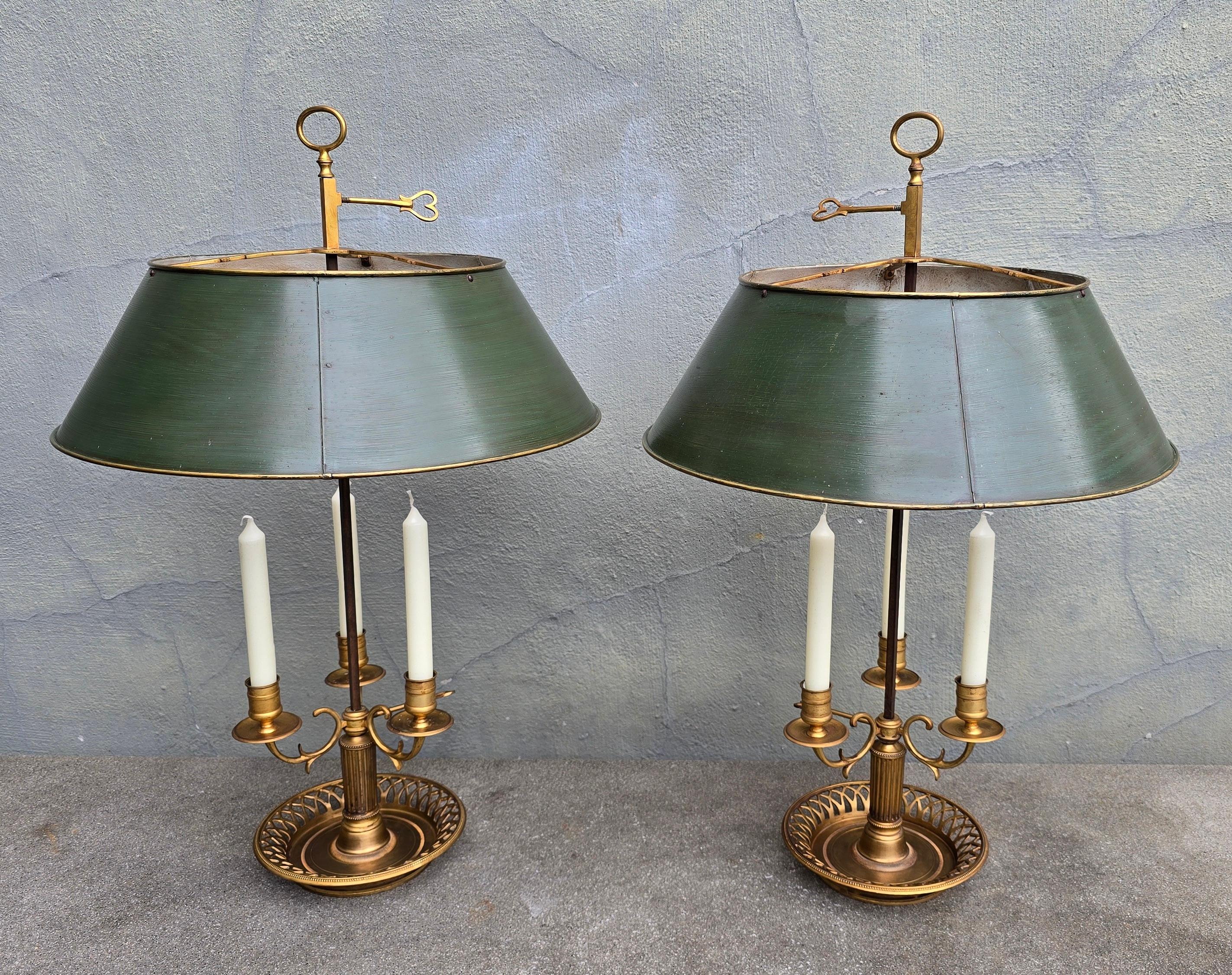 Francese Pair of 19th Century French Gilt Bronze Bouillotte Candelabras in vendita
