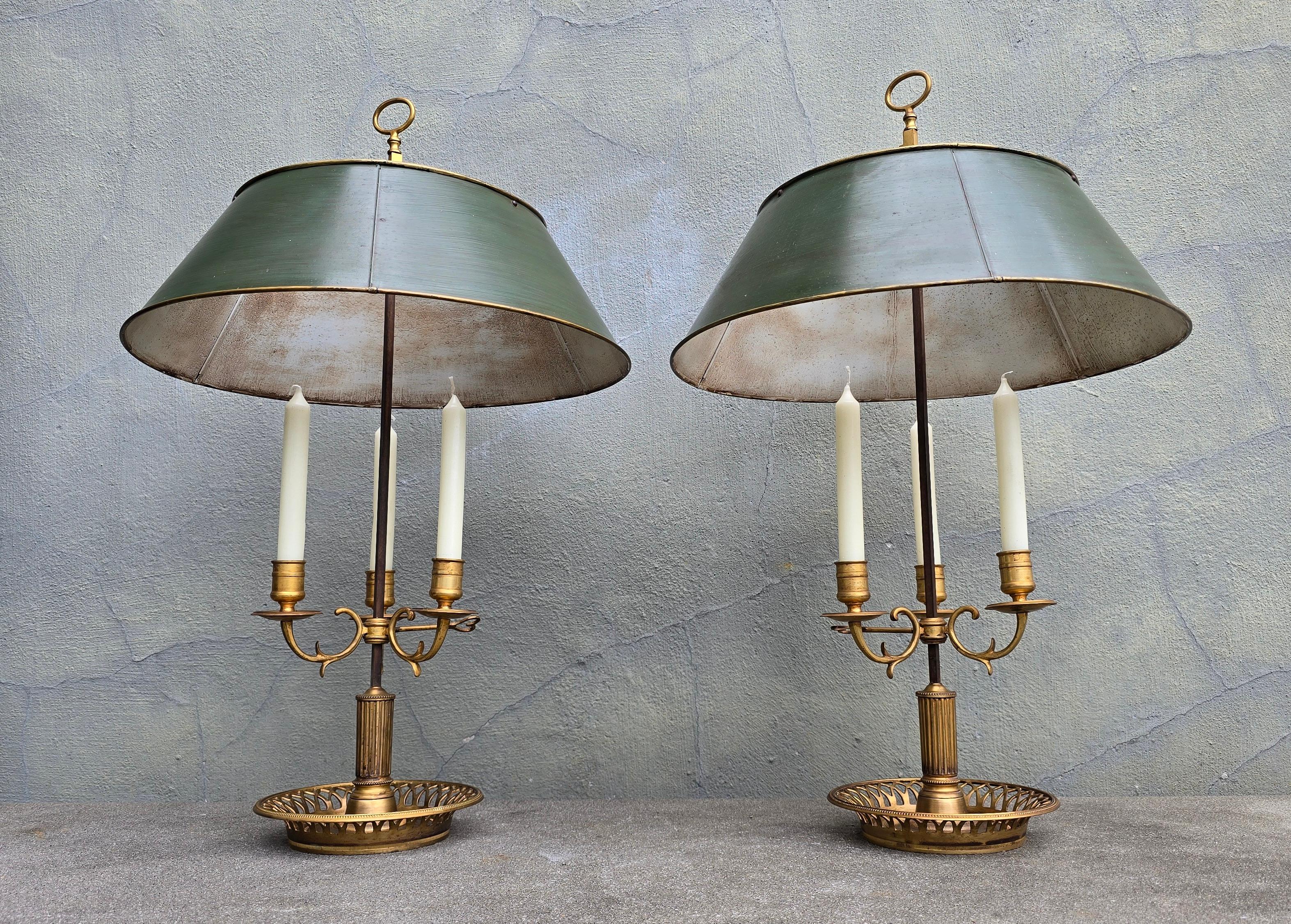 XIX secolo Pair of 19th Century French Gilt Bronze Bouillotte Candelabras in vendita