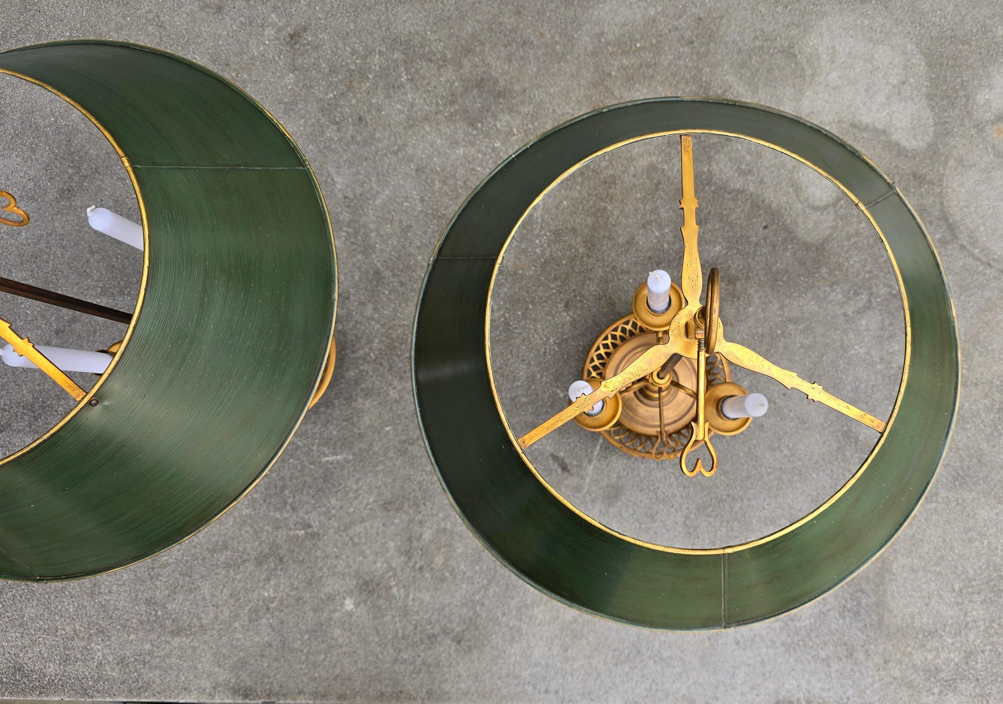 Pair of 19th Century French Gilt Bronze Bouillotte Candelabras in vendita 1
