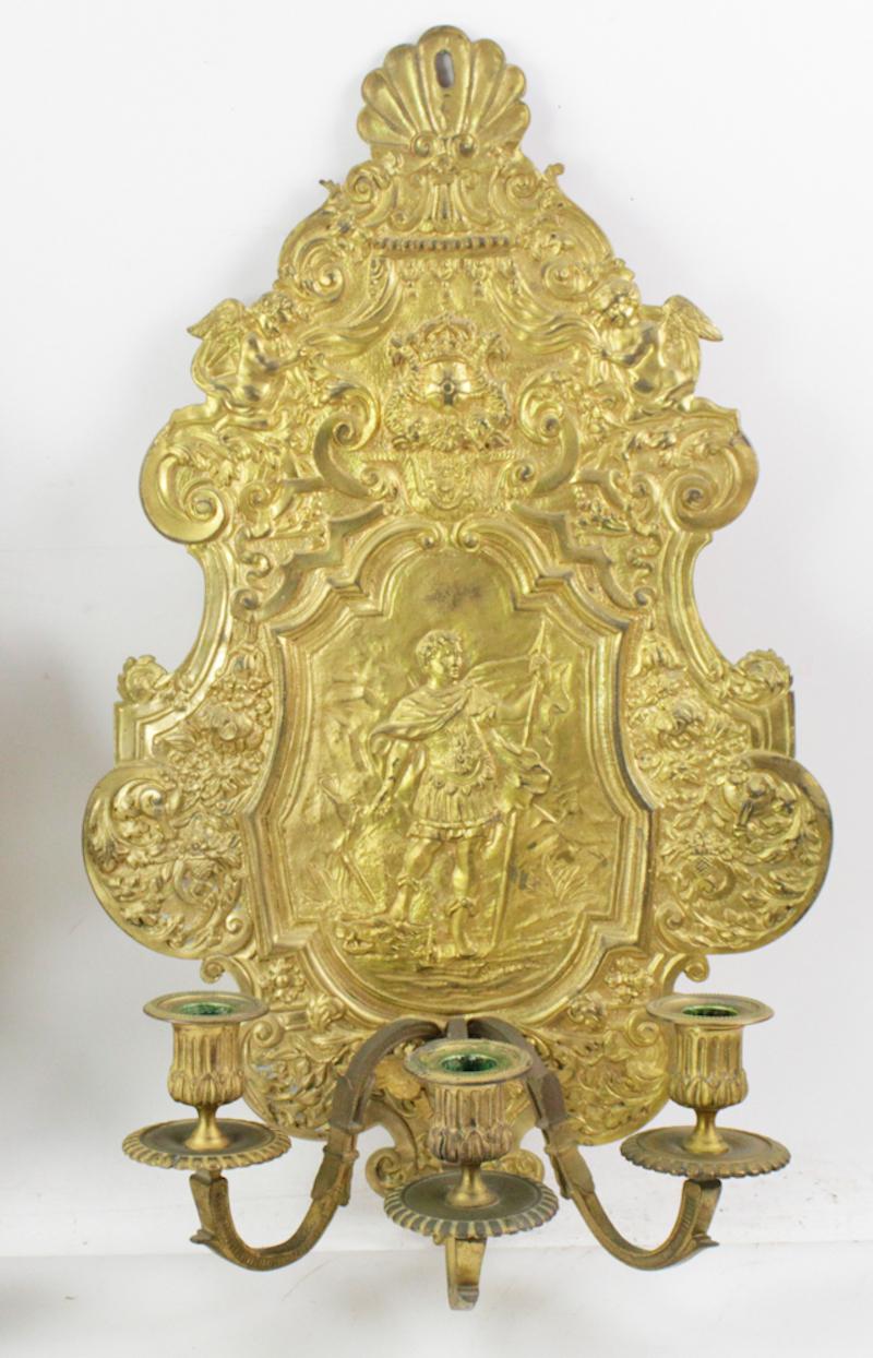 Bronze  Paire d'appliques à bougie en bronze doré du XIXe siècle représentant Diane la chasseresse en vente