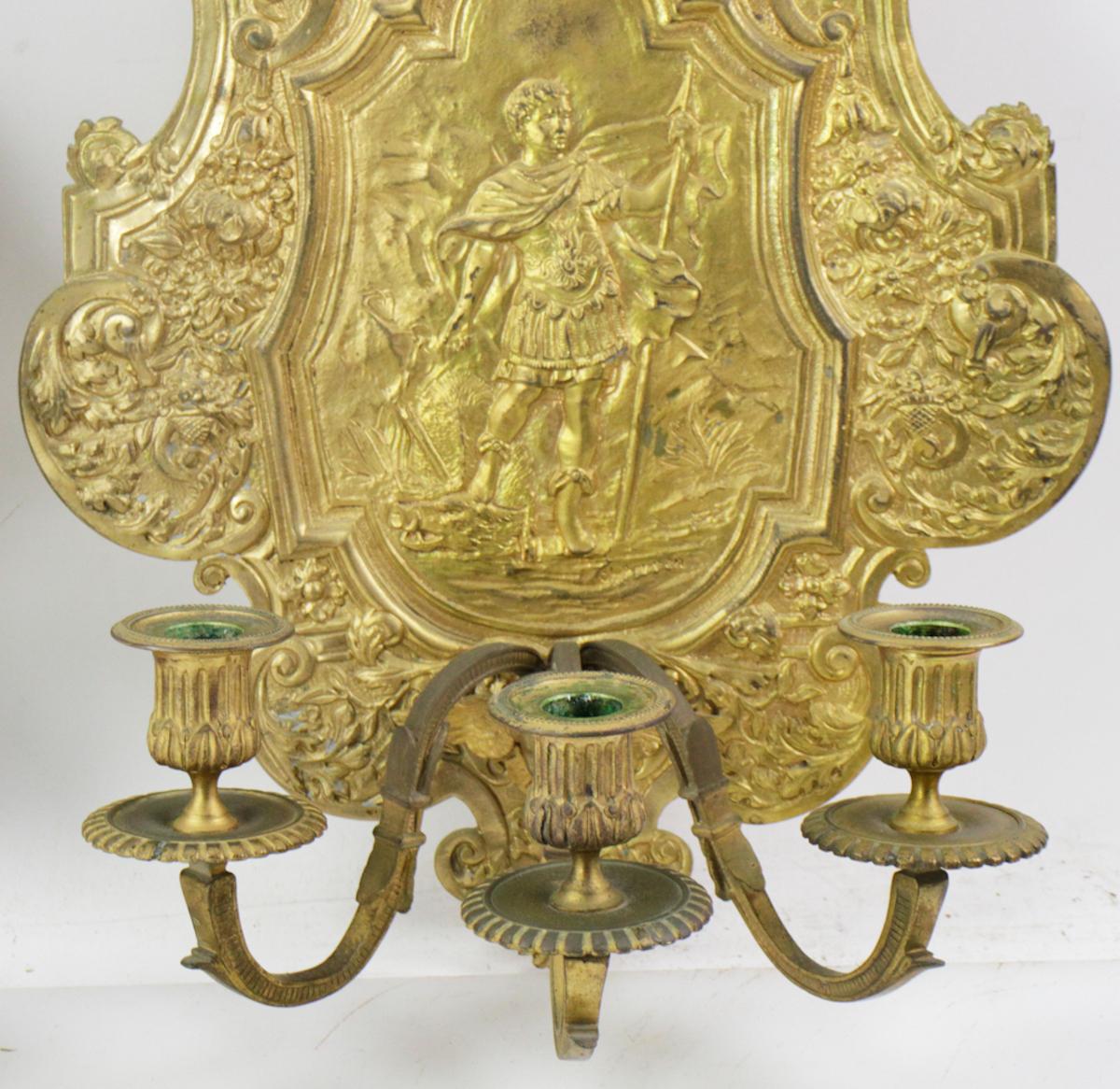  Paire d'appliques à bougie en bronze doré du XIXe siècle représentant Diane la chasseresse en vente 1