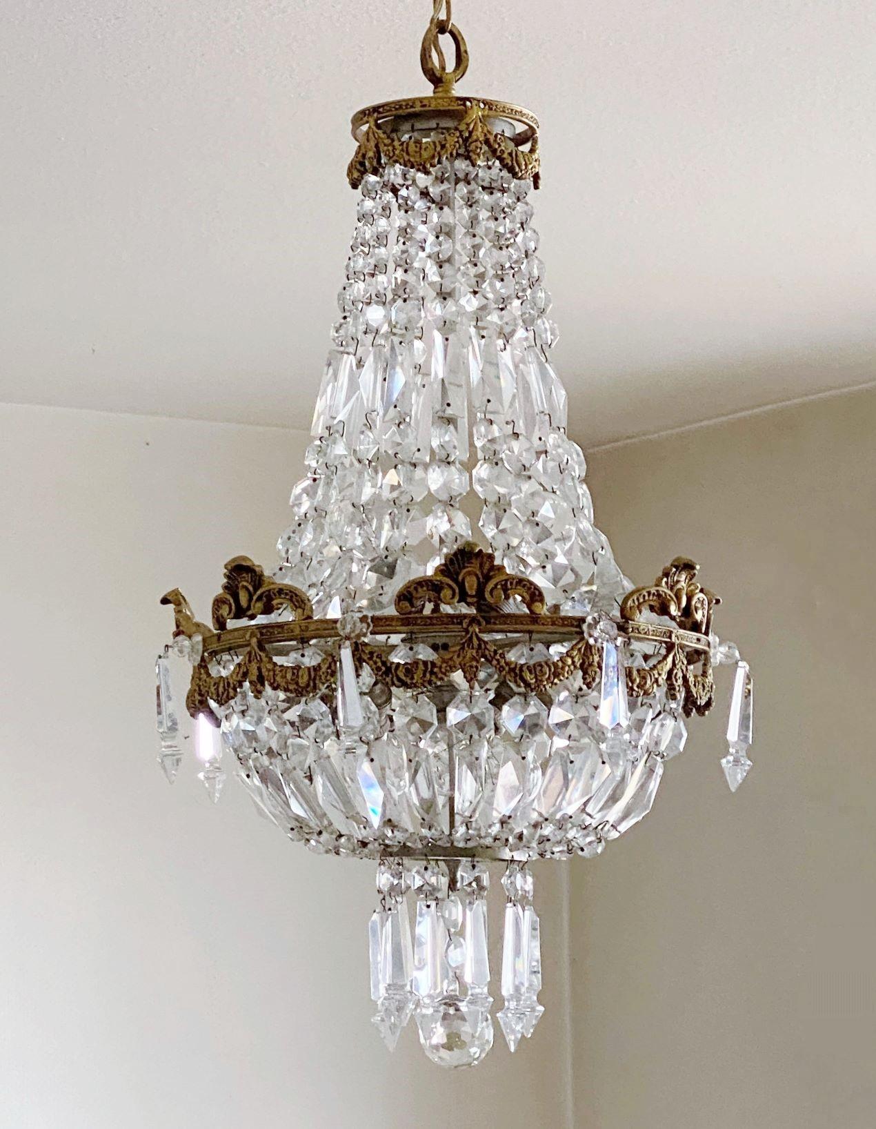 Pair of French Gilt Bronze Faceted Crystal Five-Light Chandeliers or Lanterns In Good Condition In Frankfurt am Main, DE