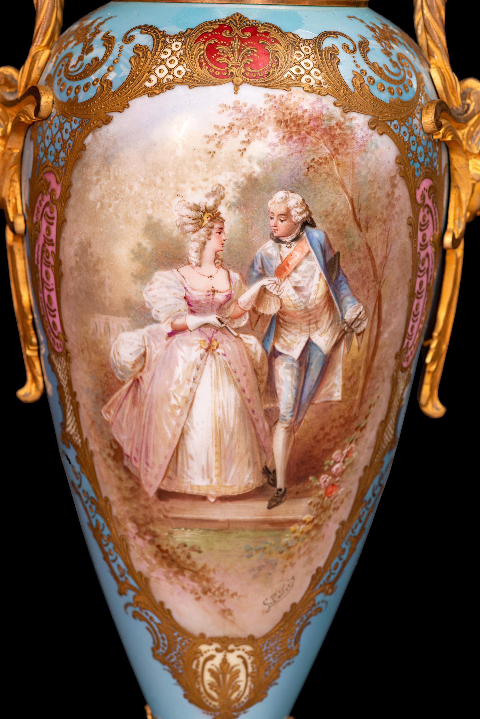 Paire de vases en porcelaine de Sèvres, montés sur vermeil, du XIXe siècle Bon état - En vente à Dublin, IE