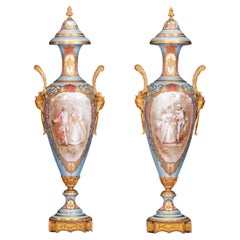 Paire de vases en porcelaine de Sèvres, montés sur vermeil, du XIXe siècle