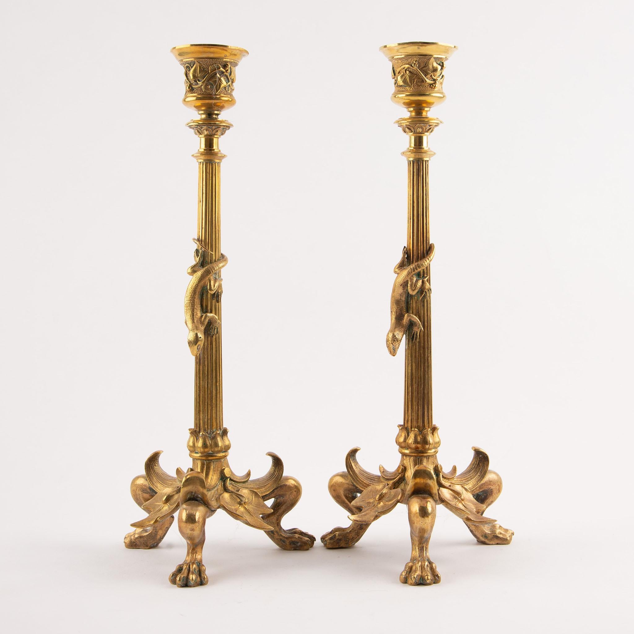 Napoleone III Coppia di candelabri dorati francesi del XIX secolo con edera e salamandre in vendita
