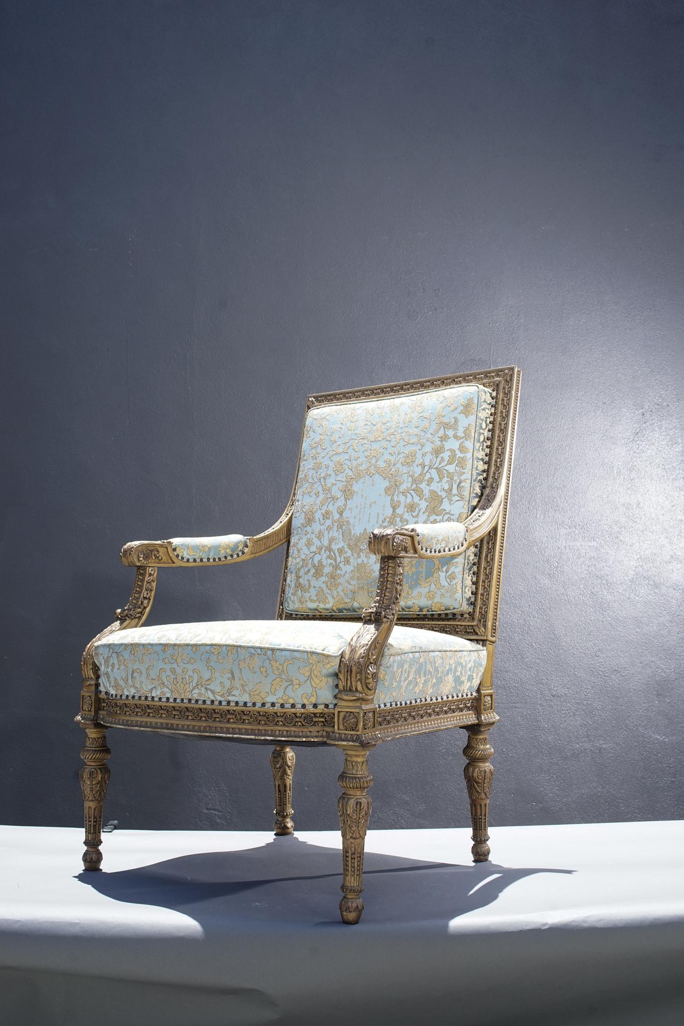 Pair of 19th Century French Giltwood Armchairs For Sale 2