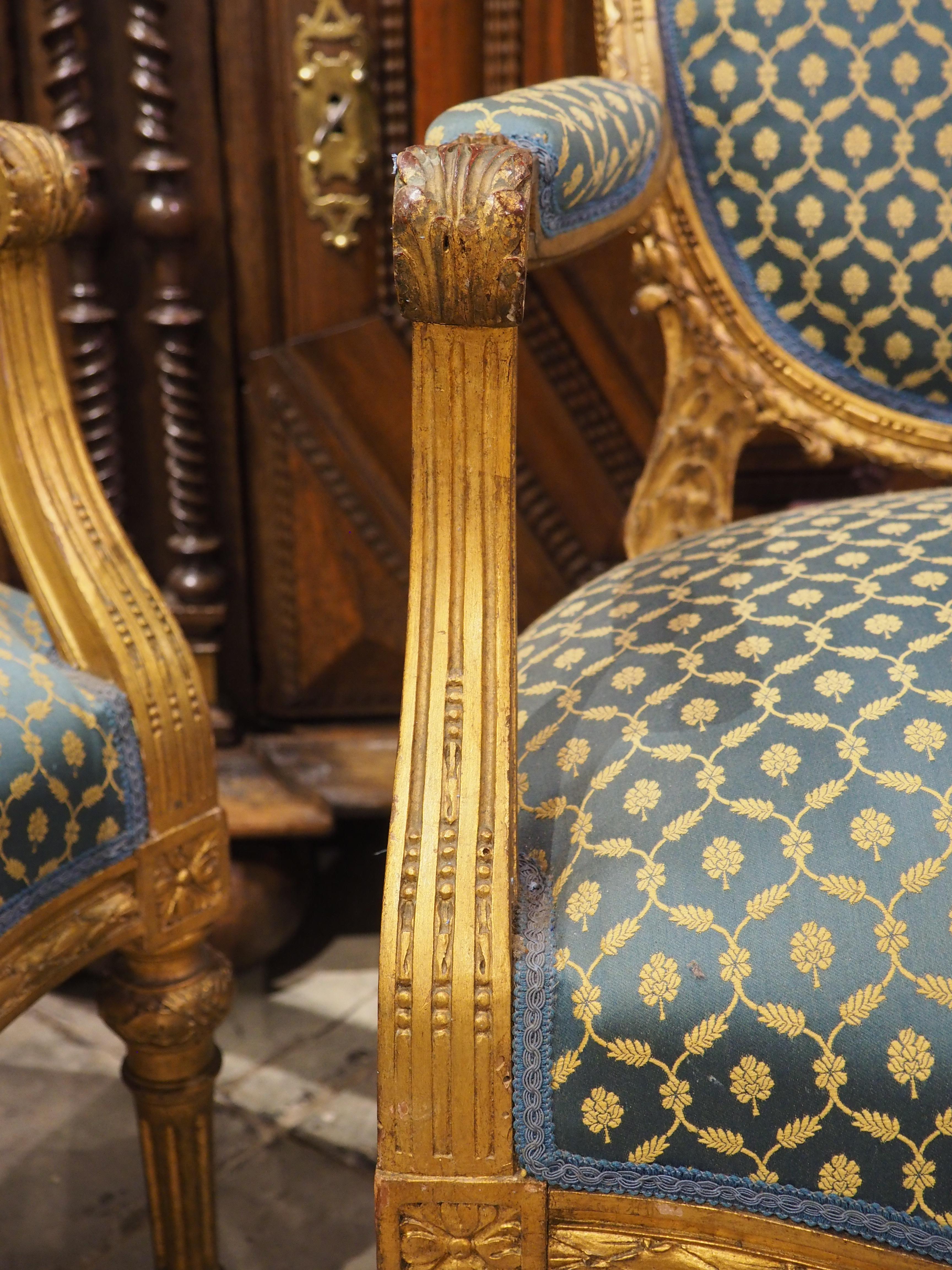 Pair of 19th Century French Giltwood Louis XVI Style Médaillon Armchairs For Sale 5