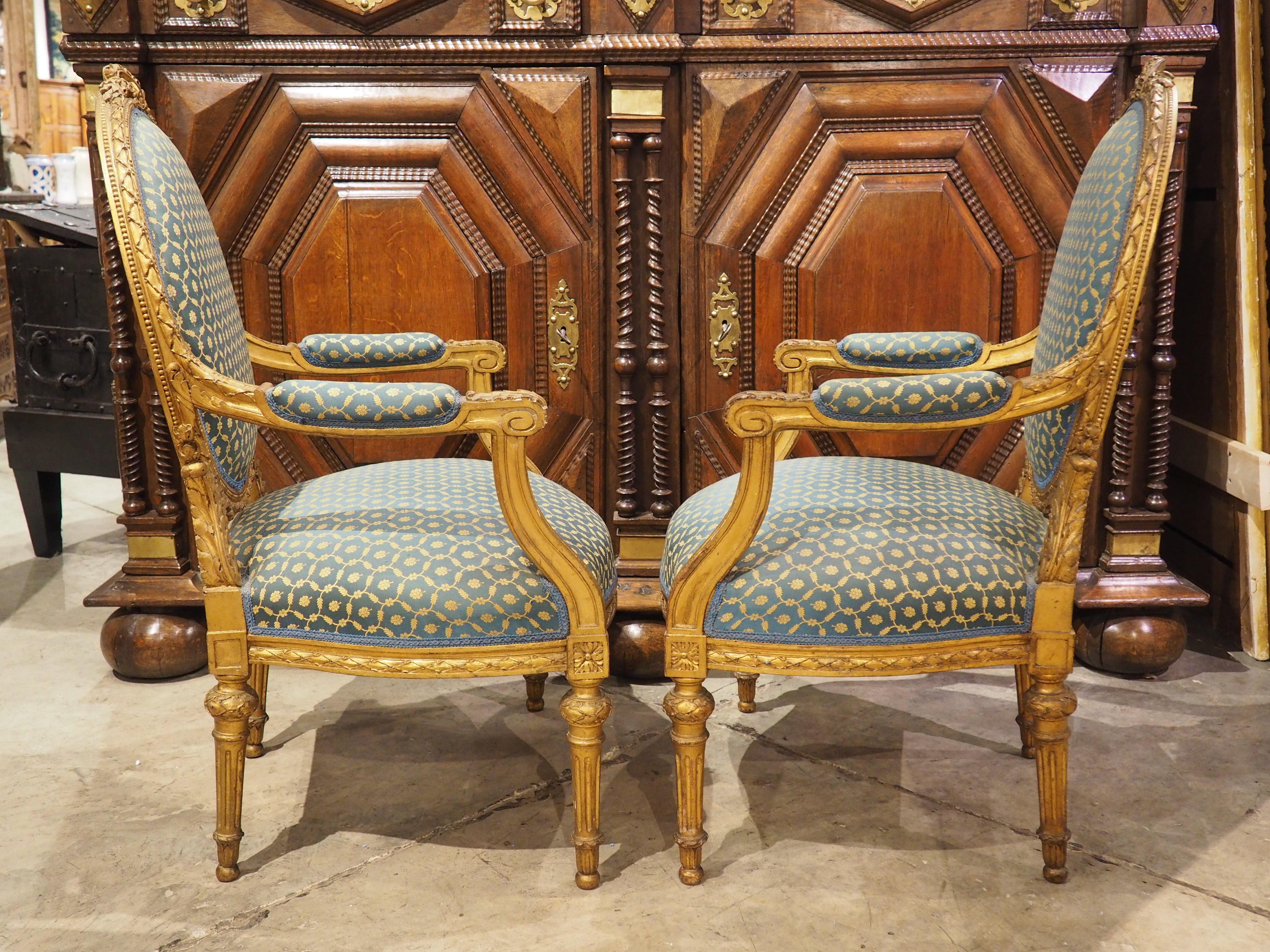 Pair of 19th Century French Giltwood Louis XVI Style Médaillon Armchairs For Sale 8