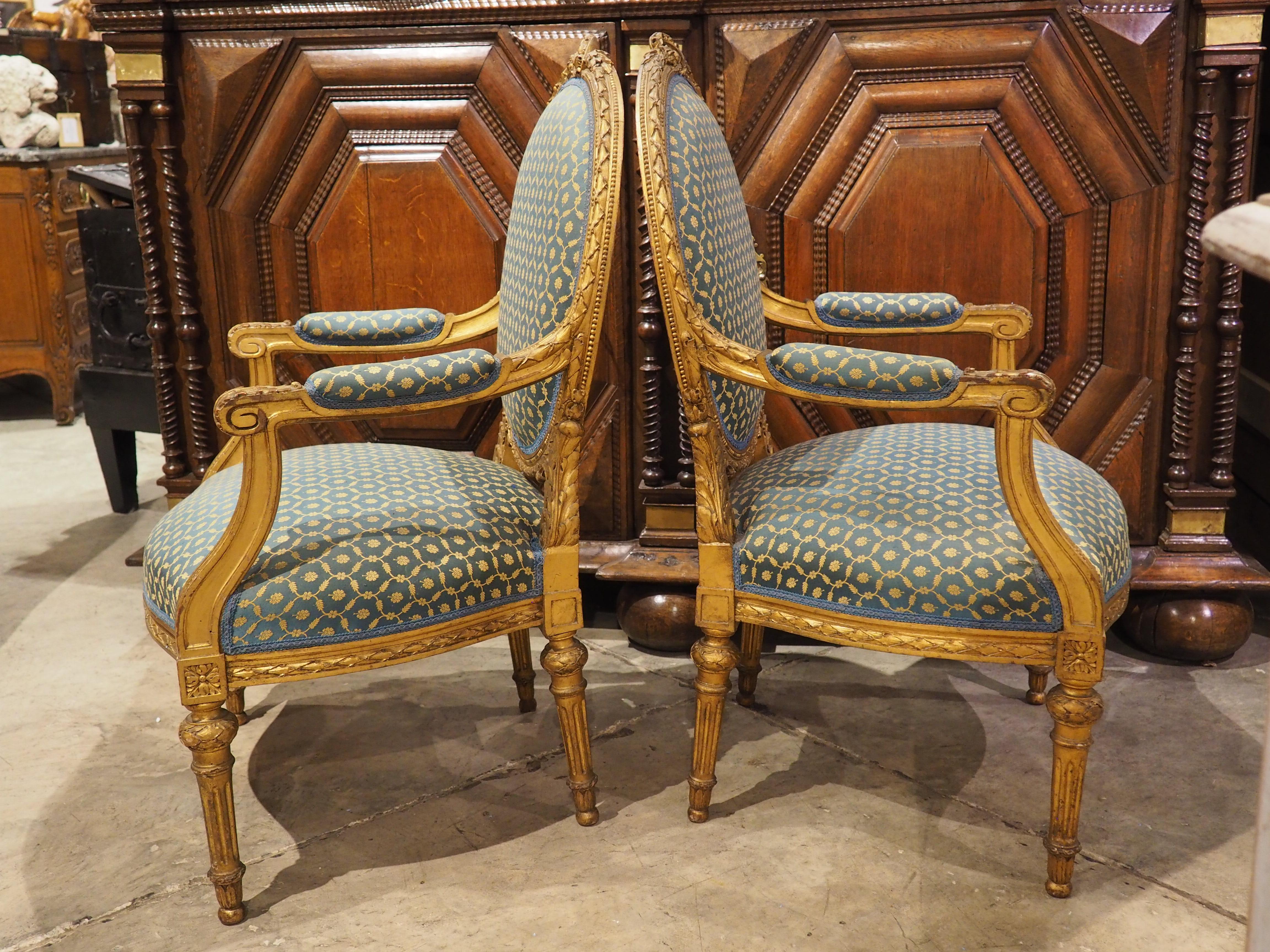 Pair of 19th Century French Giltwood Louis XVI Style Médaillon Armchairs For Sale 14