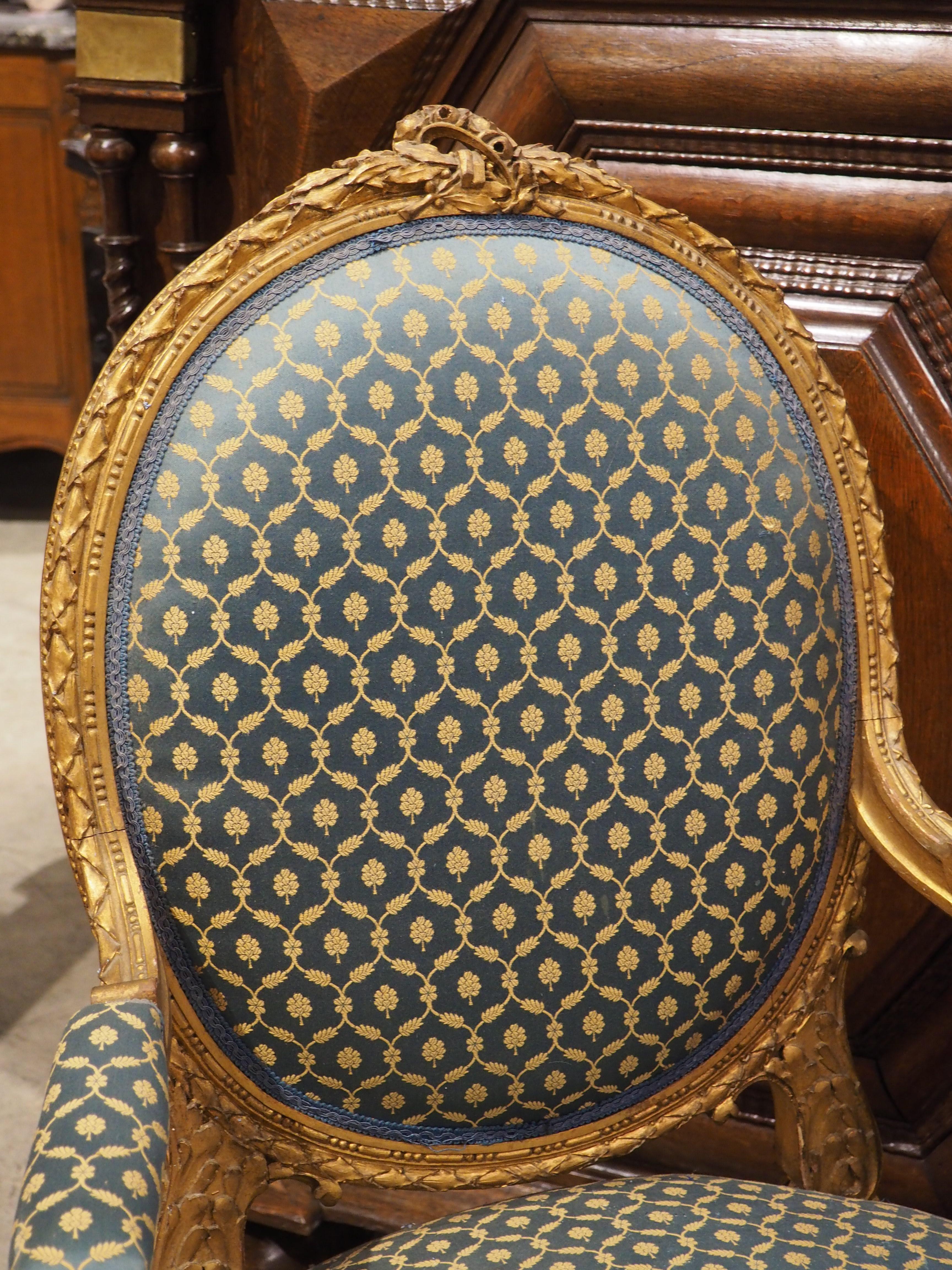 Hand-Carved Pair of 19th Century French Giltwood Louis XVI Style Médaillon Armchairs For Sale