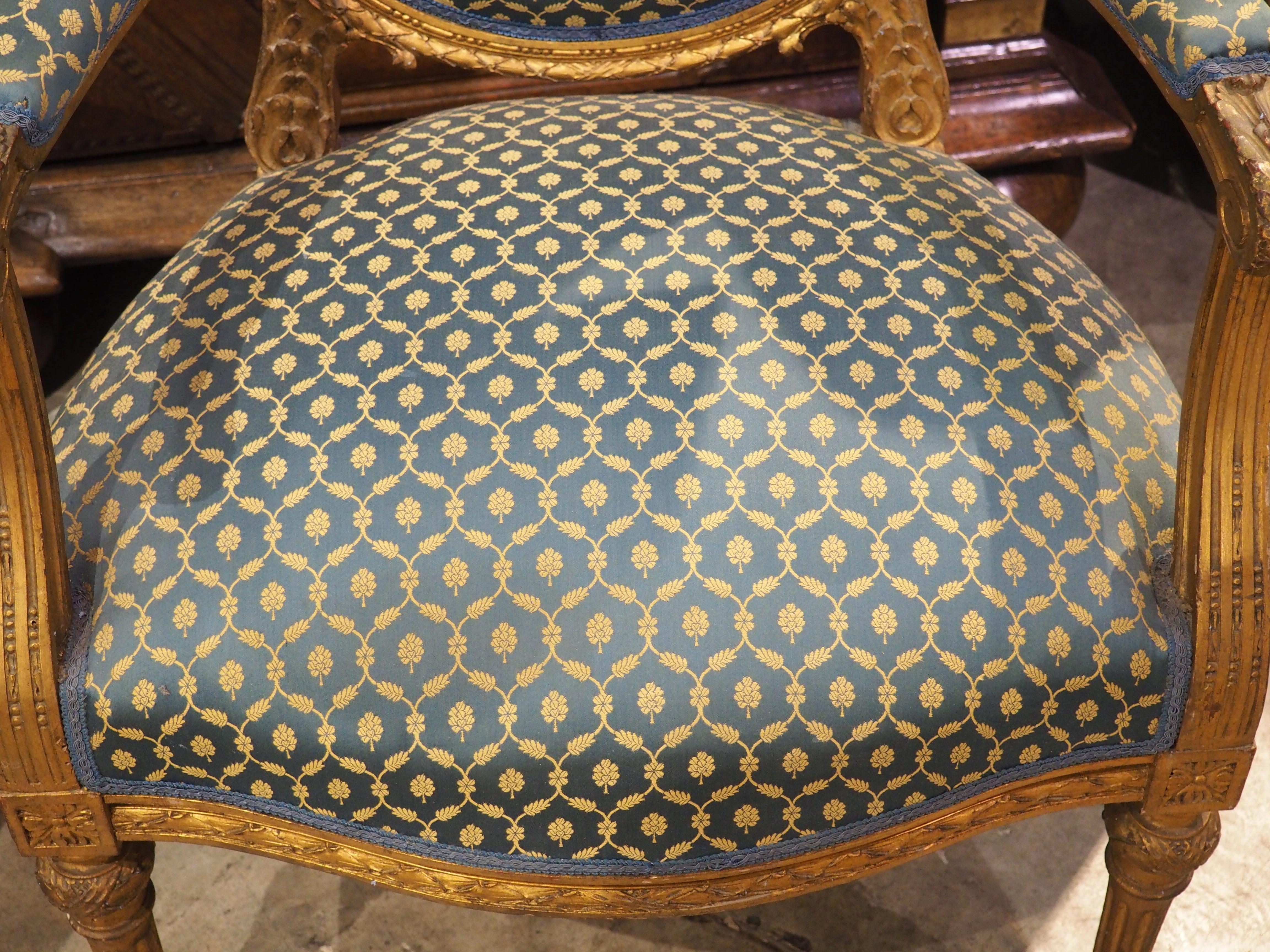Pair of 19th Century French Giltwood Louis XVI Style Médaillon Armchairs For Sale 1