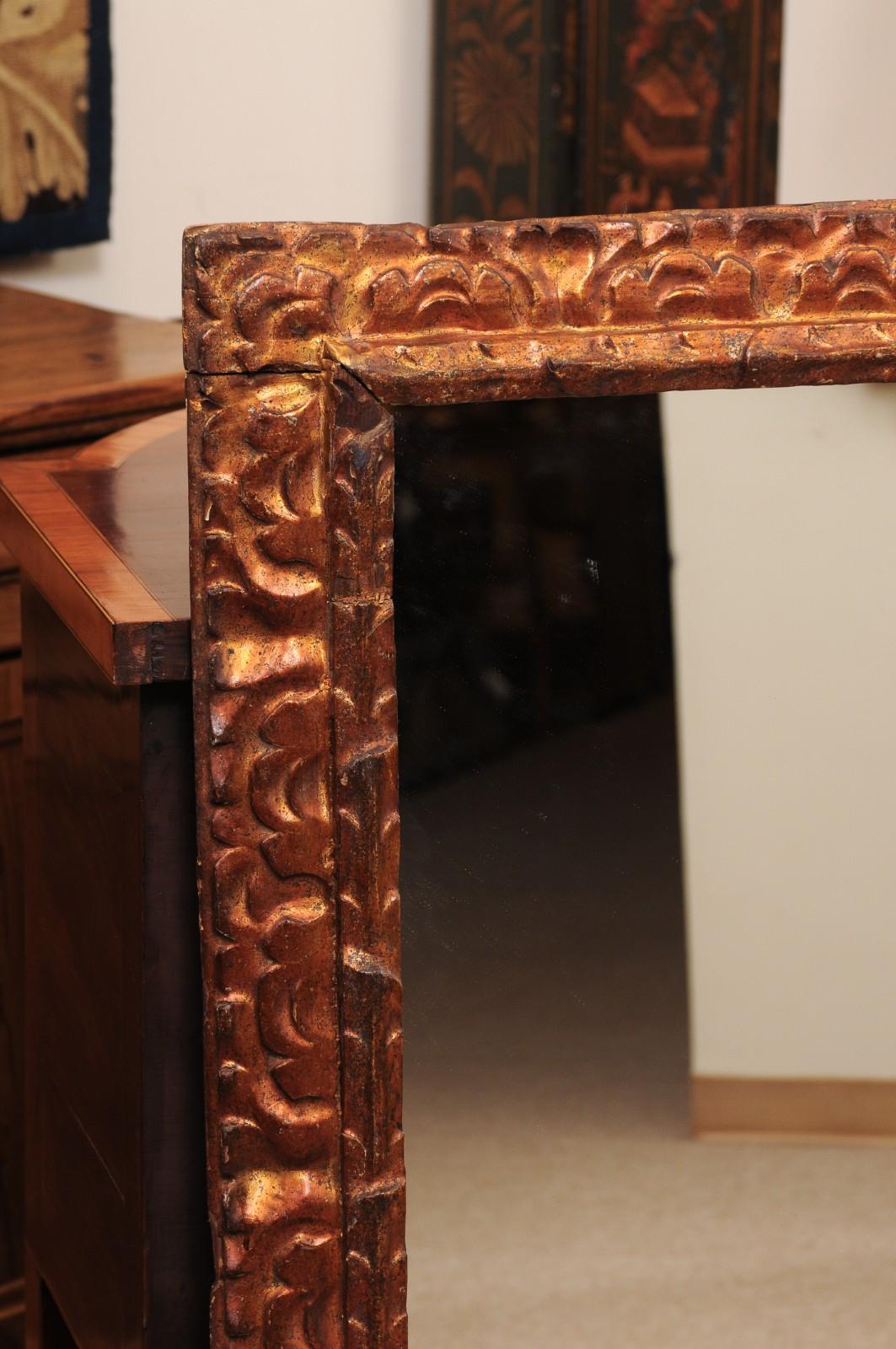 Pareja de espejos franceses del siglo XIX de madera dorada con acabado de cobre en venta 1