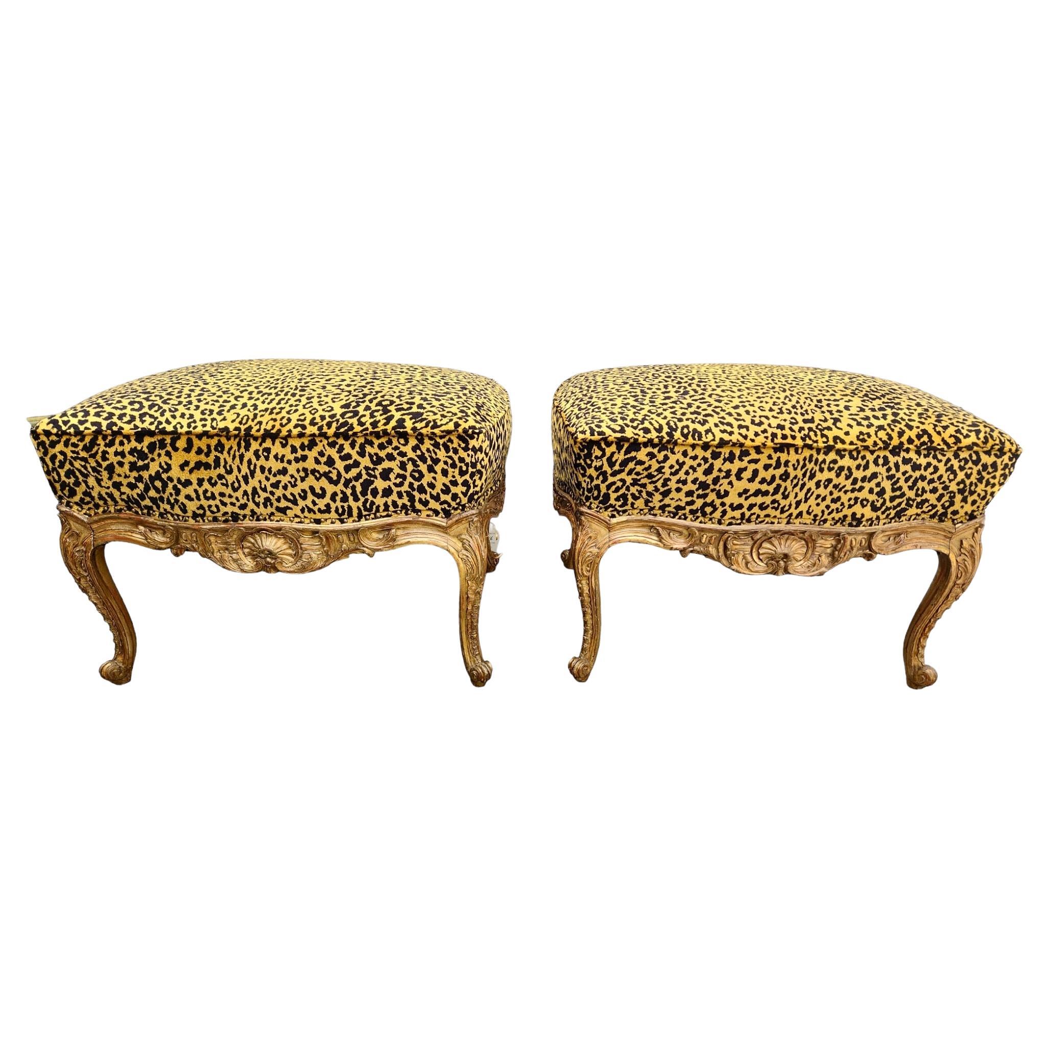 Paire d'ottomans en bois doré français du 19ème siècle