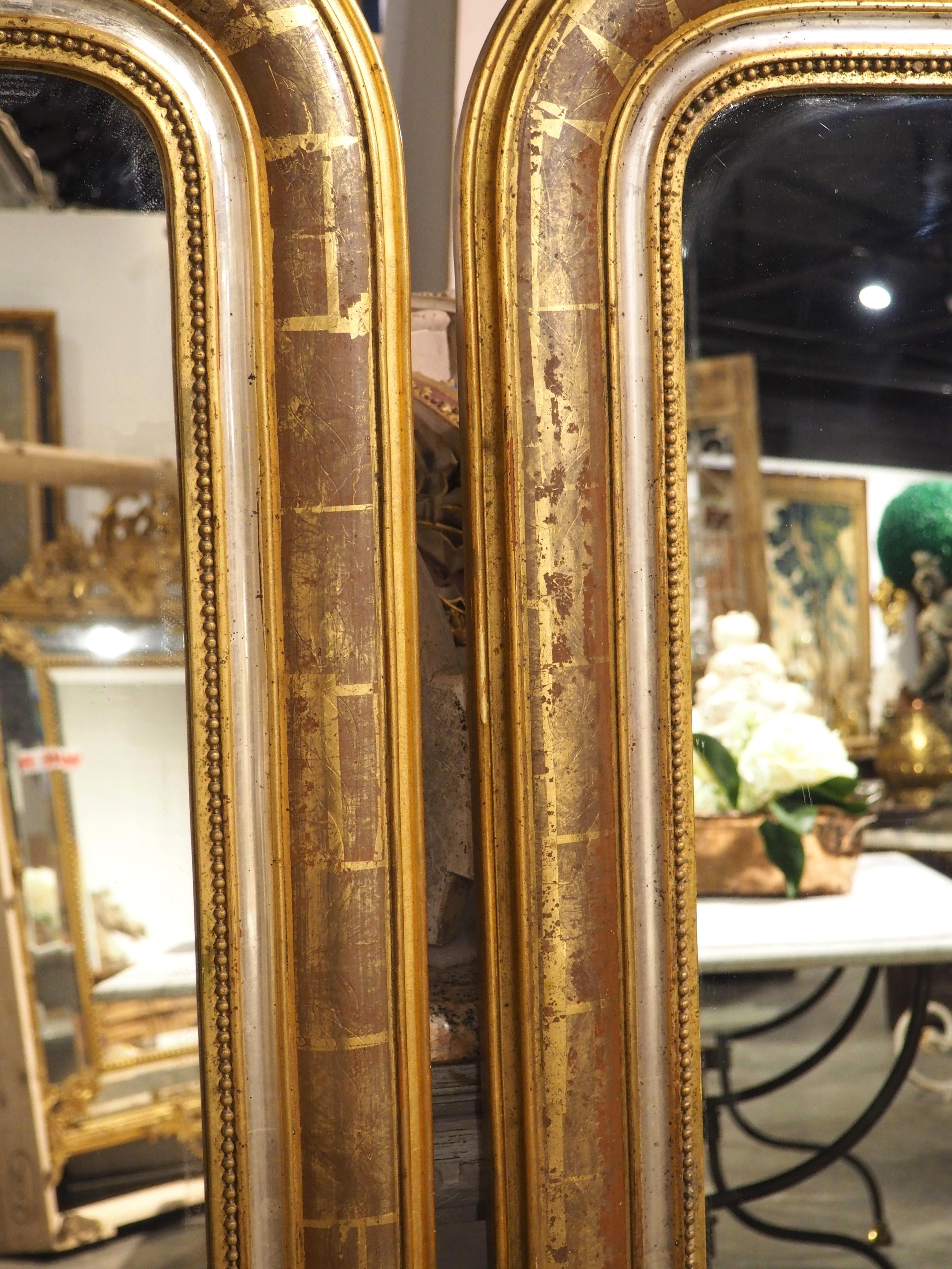 Coppia di specchi dorati francesi del XIX secolo in stile Louis Philippe, argento, bolo rosso in vendita 5
