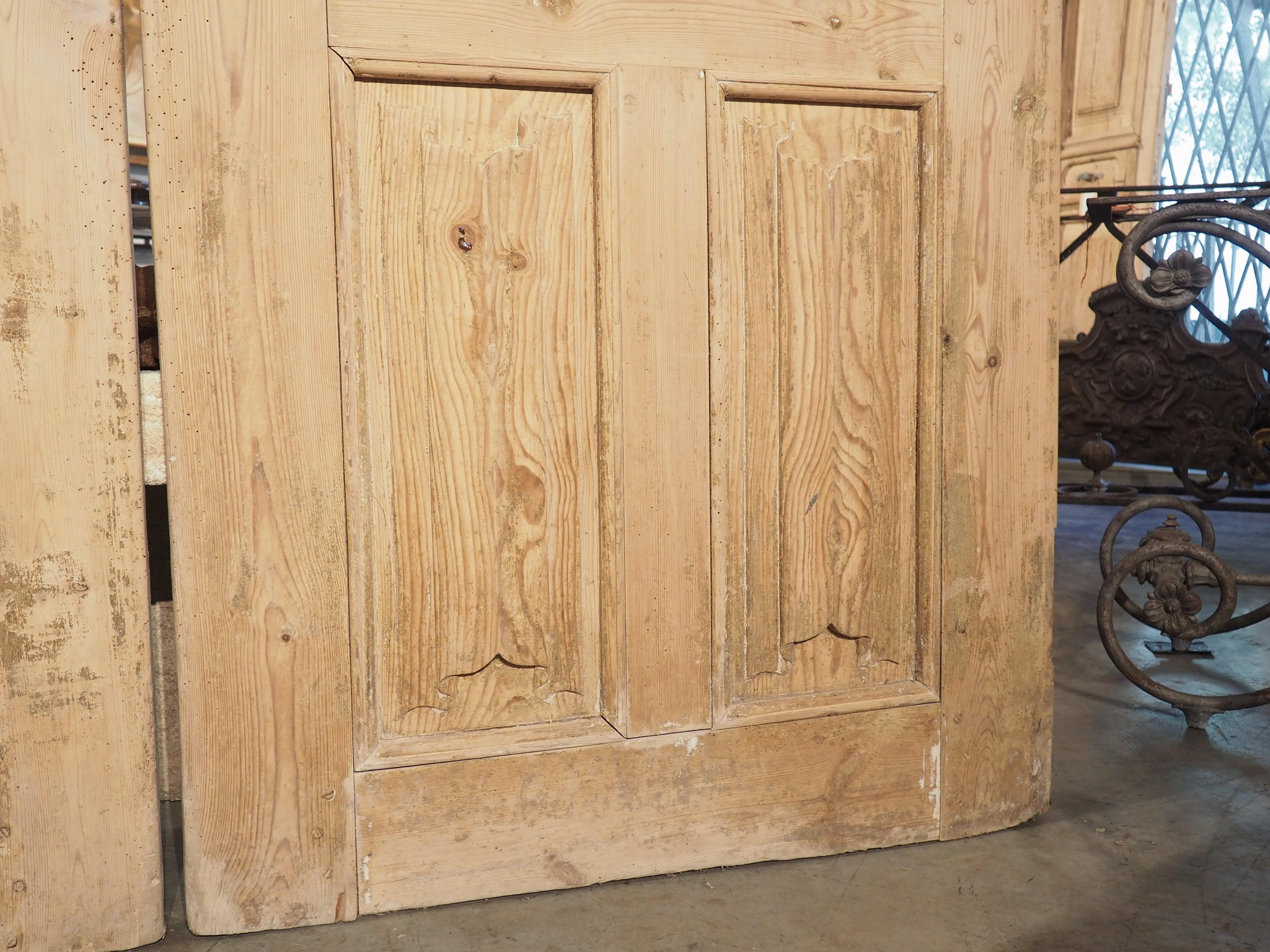 Pair of 19th Century French Gothic Style Doors in Carved Pine For Sale 7