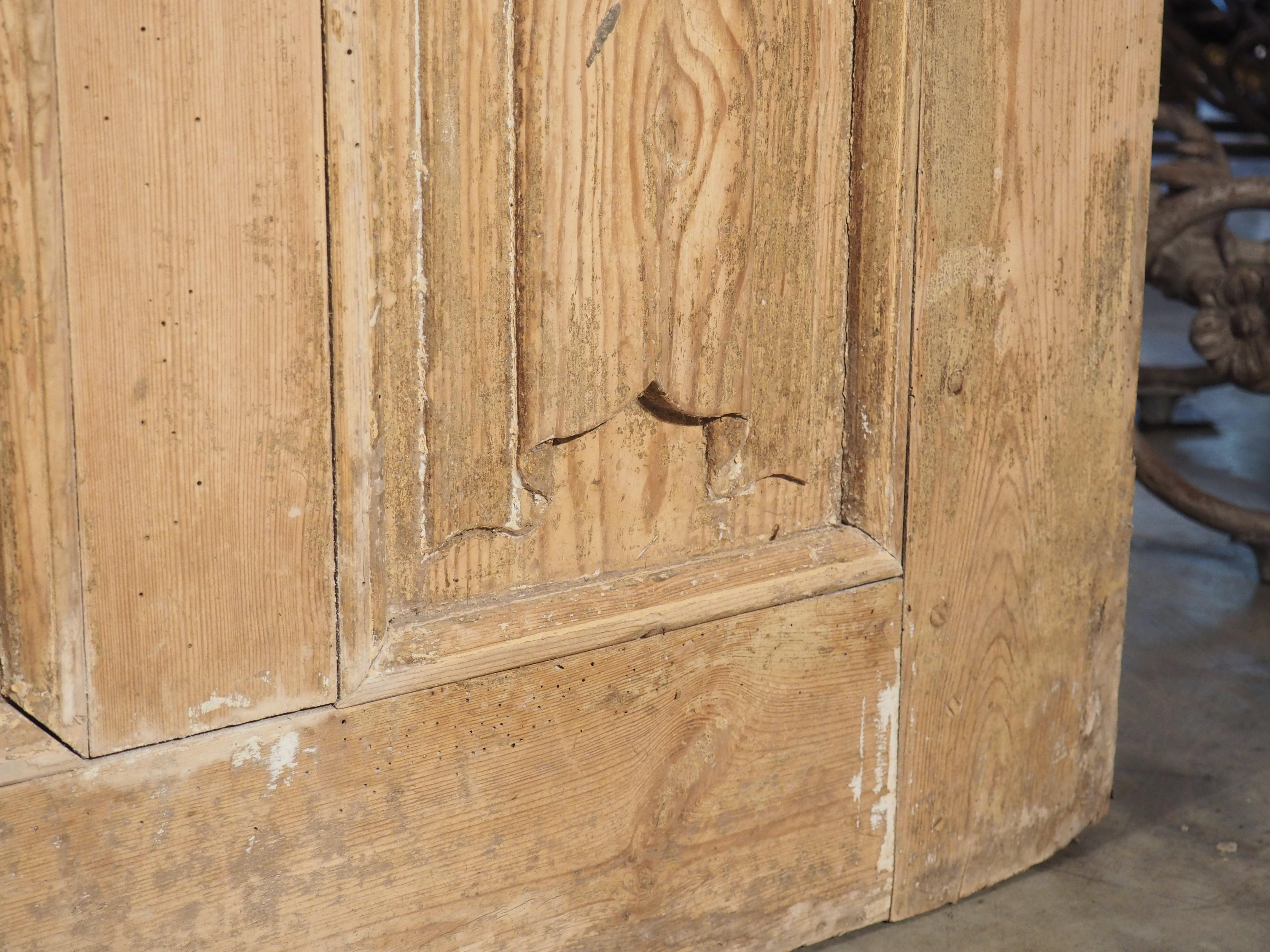 Paire de portes de style gothique français du 19ème siècle en pin sculpté en vente 6
