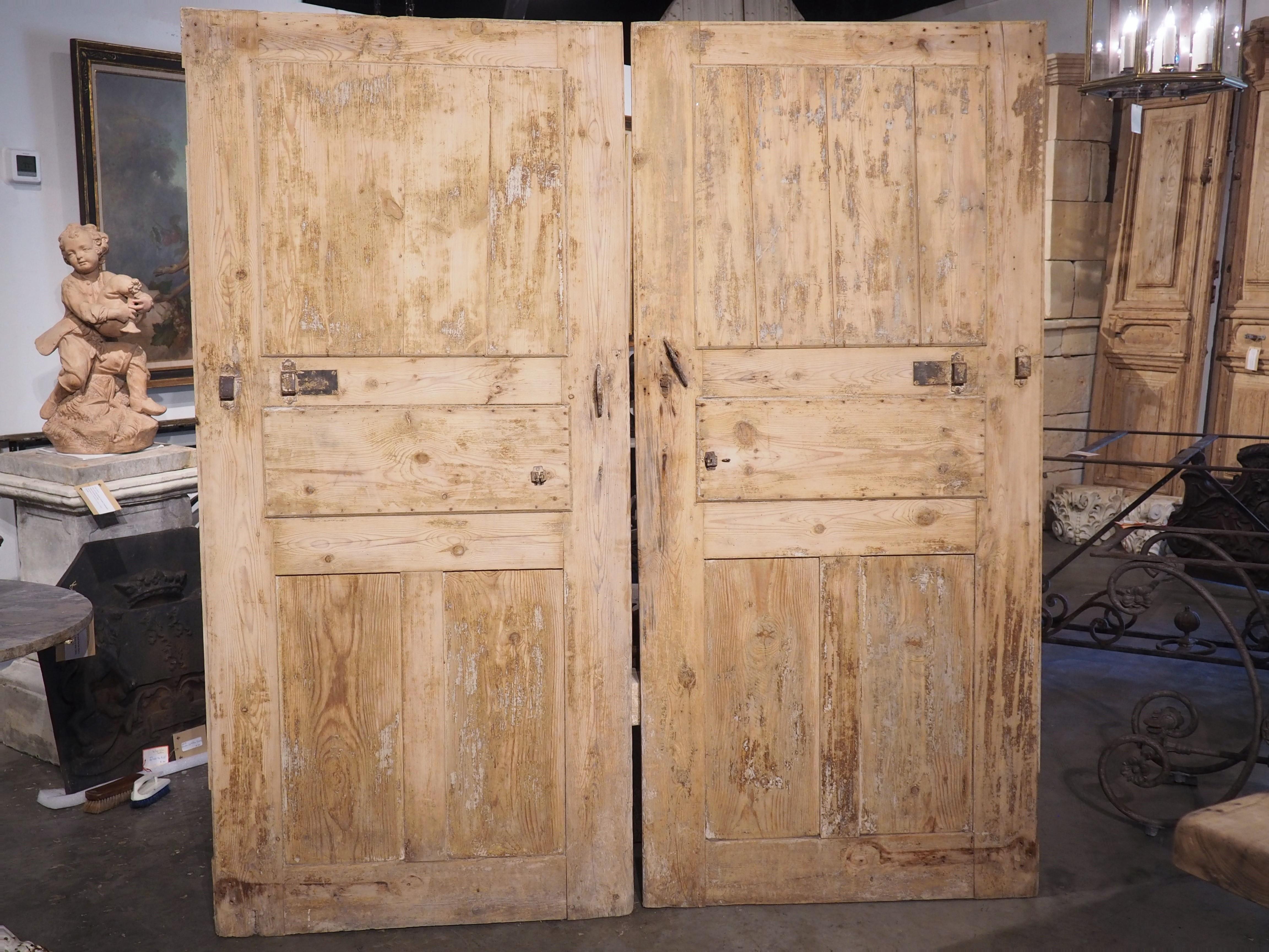 Hand-Carved Pair of 19th Century French Gothic Style Doors in Carved Pine For Sale