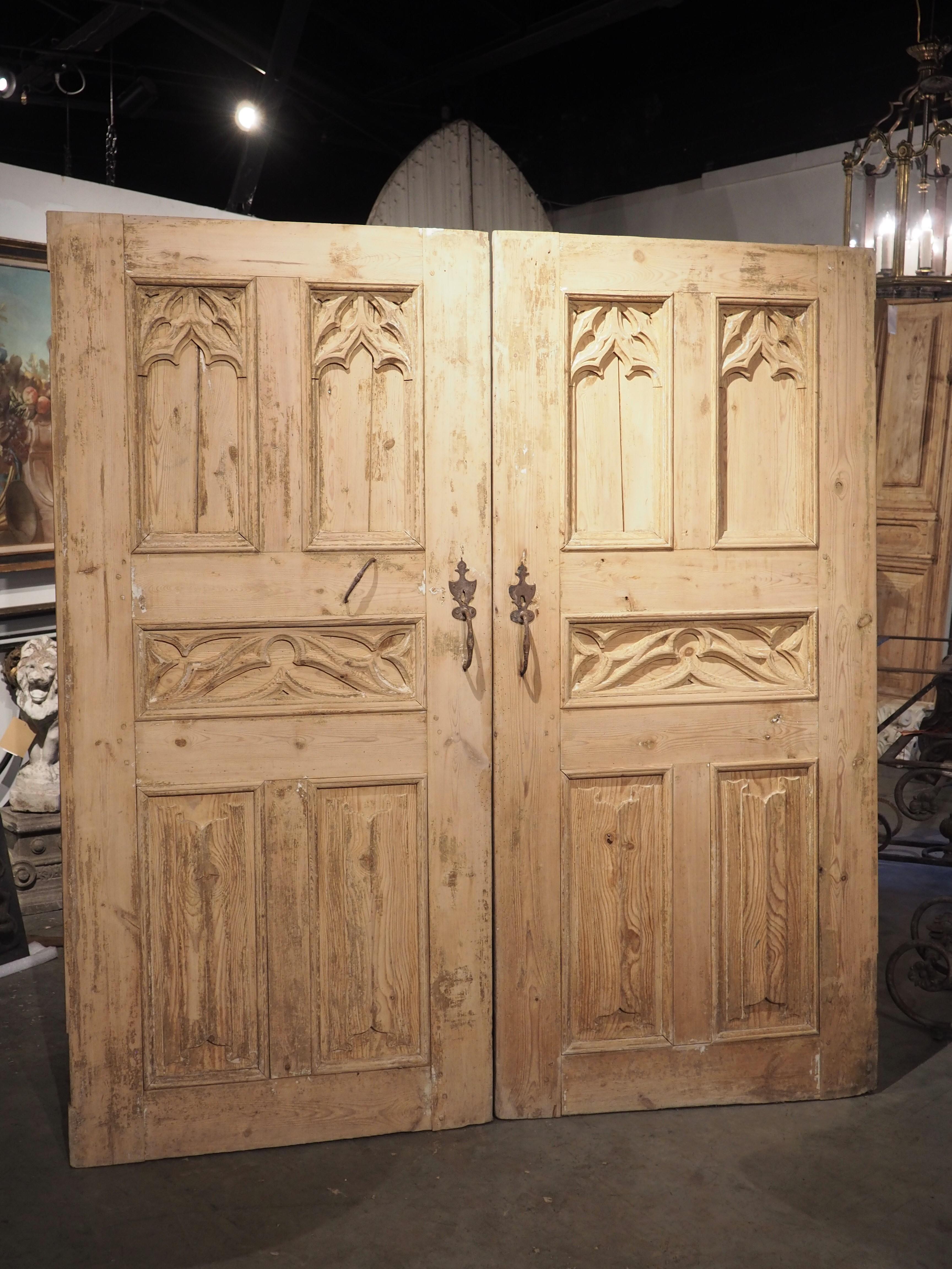 Pair of 19th Century French Gothic Style Doors in Carved Pine In Good Condition For Sale In Dallas, TX