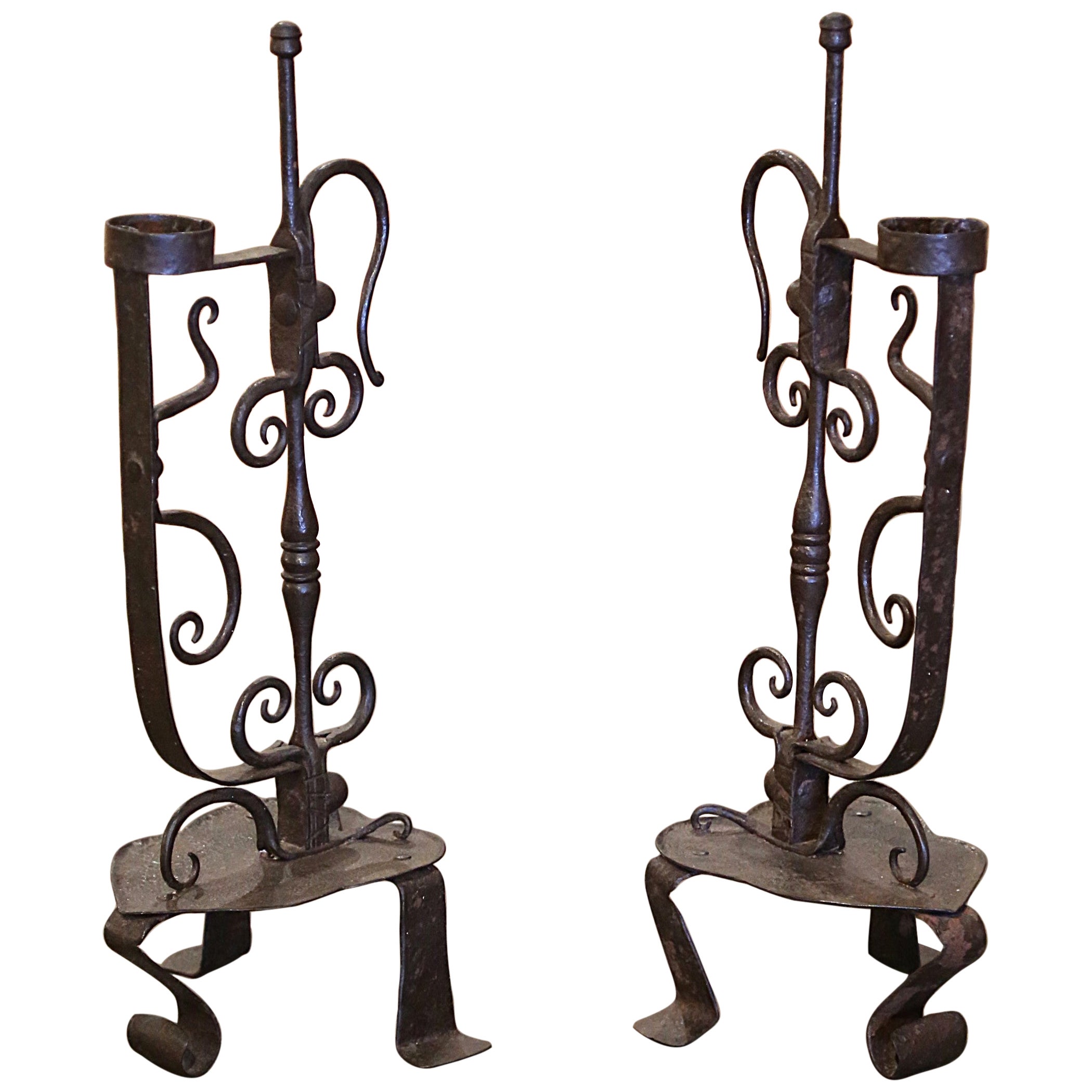 Pareja de candelabros góticos franceses de hierro forjado del siglo XIX