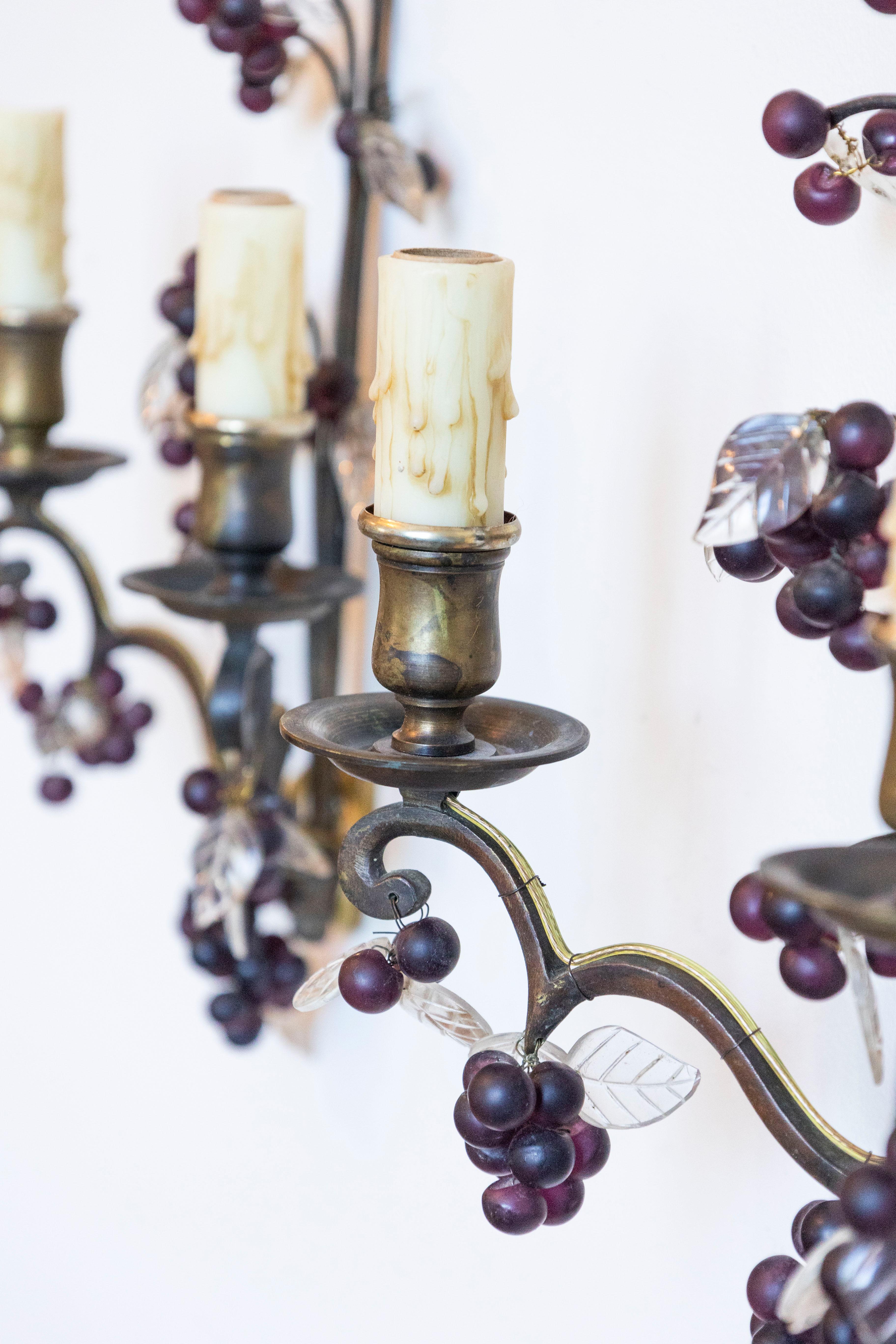 Coppia di appliques francesi del XIX secolo in cristallo e uva in vendita 1