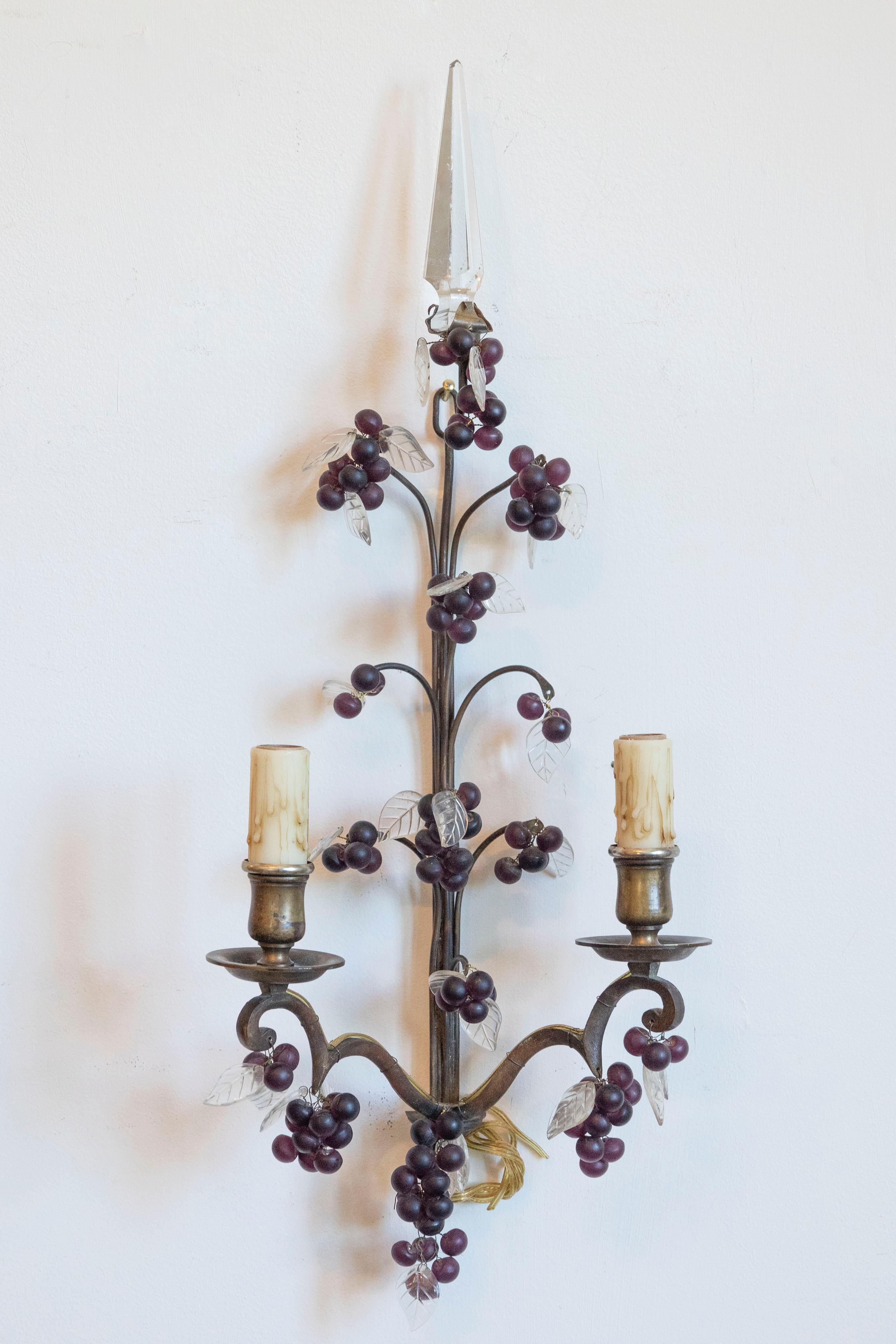 Coppia di appliques francesi del XIX secolo in cristallo e uva in vendita 3