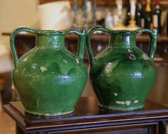 Paire de pichets français du 19ème siècle en terre cuite émaillée verte de Provence