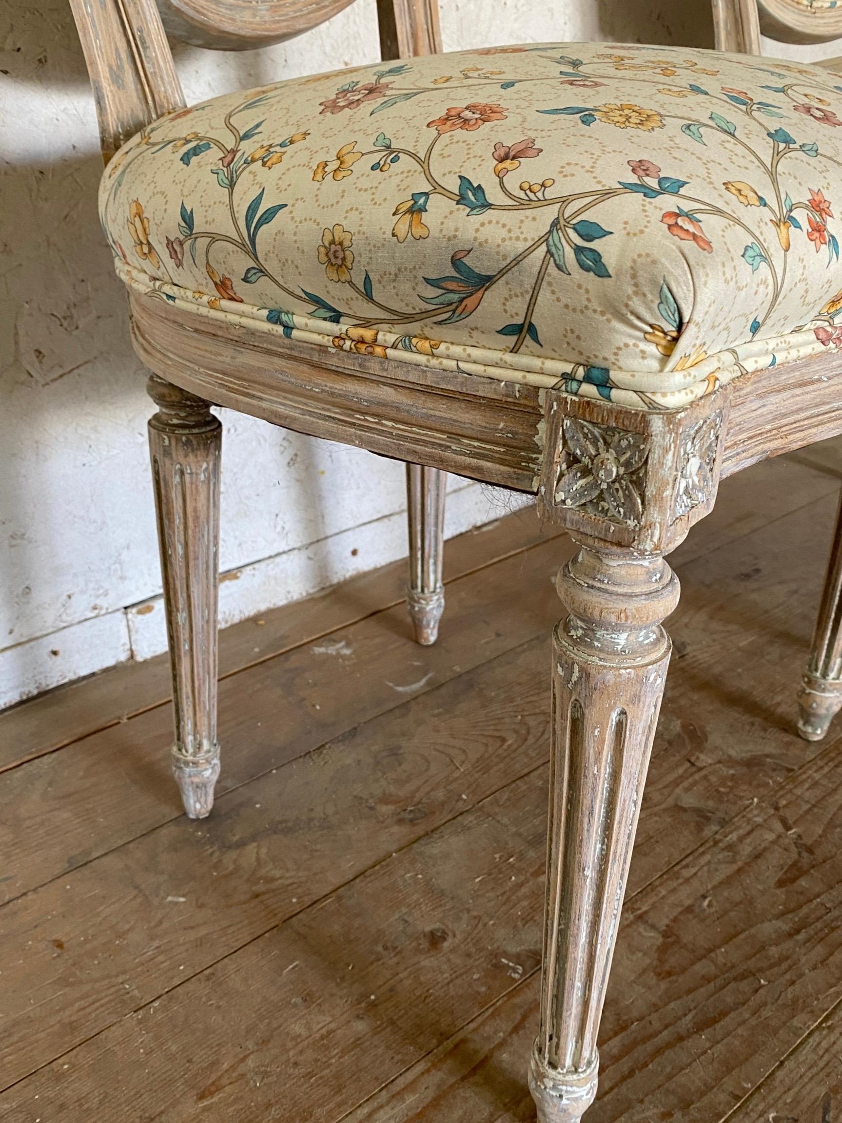Paire de chaises d'appoint françaises de style provincial Louis XVI du 19ème siècle en vente 3