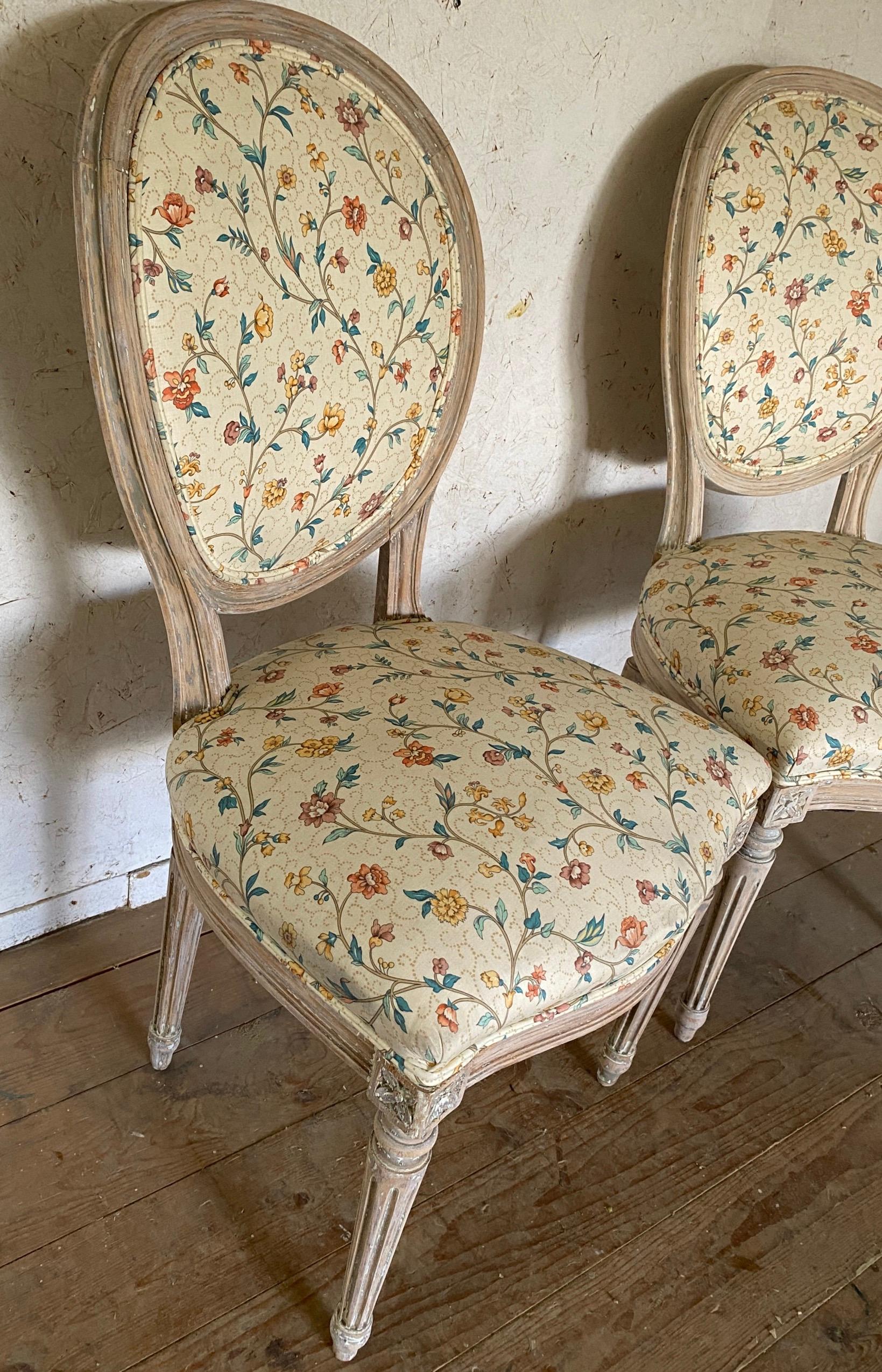 Paire de chaises d'appoint françaises de style provincial Louis XVI du 19ème siècle en vente 4
