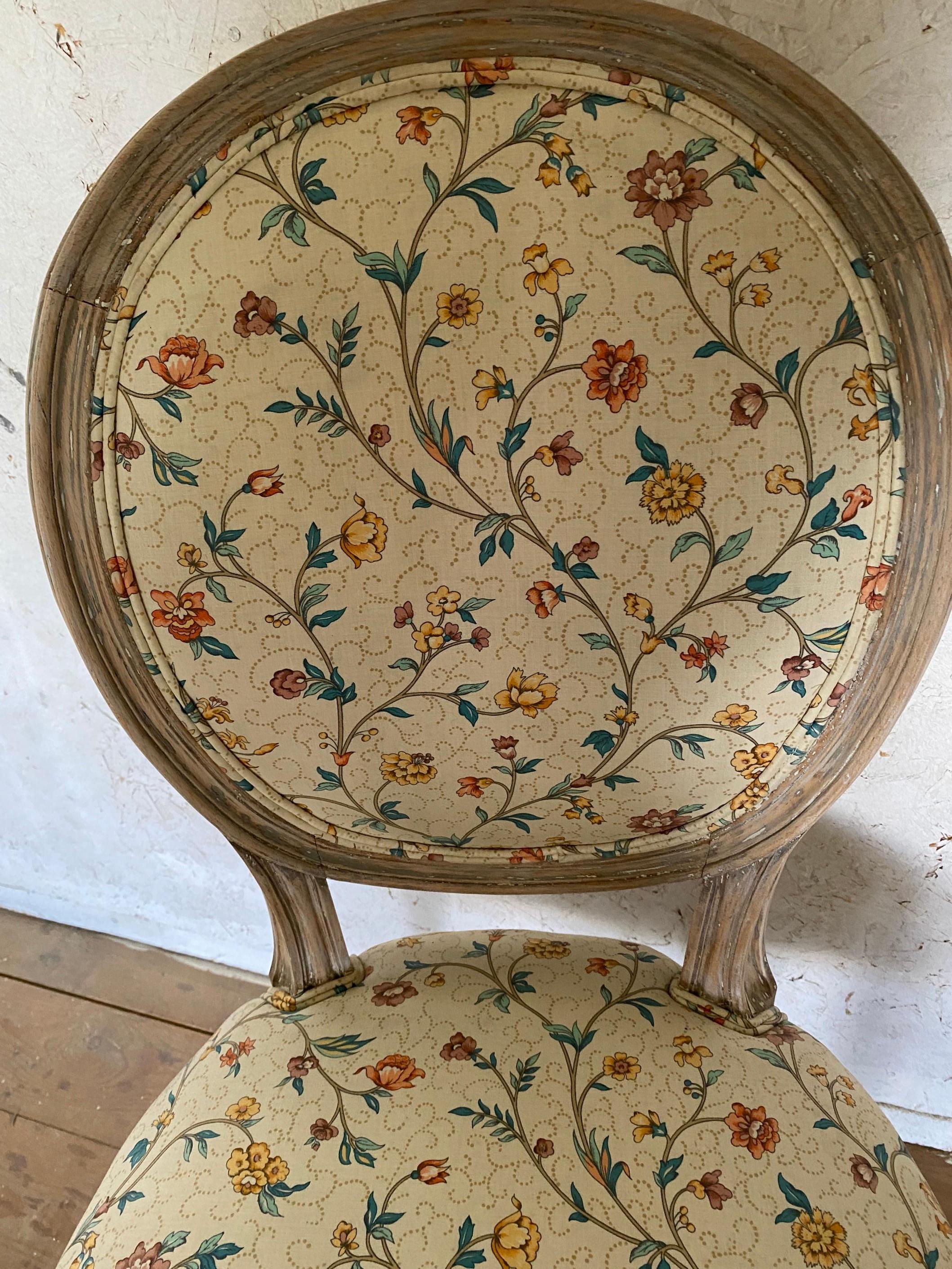 Paire de chaises d'appoint françaises de style provincial Louis XVI du 19ème siècle en vente 1