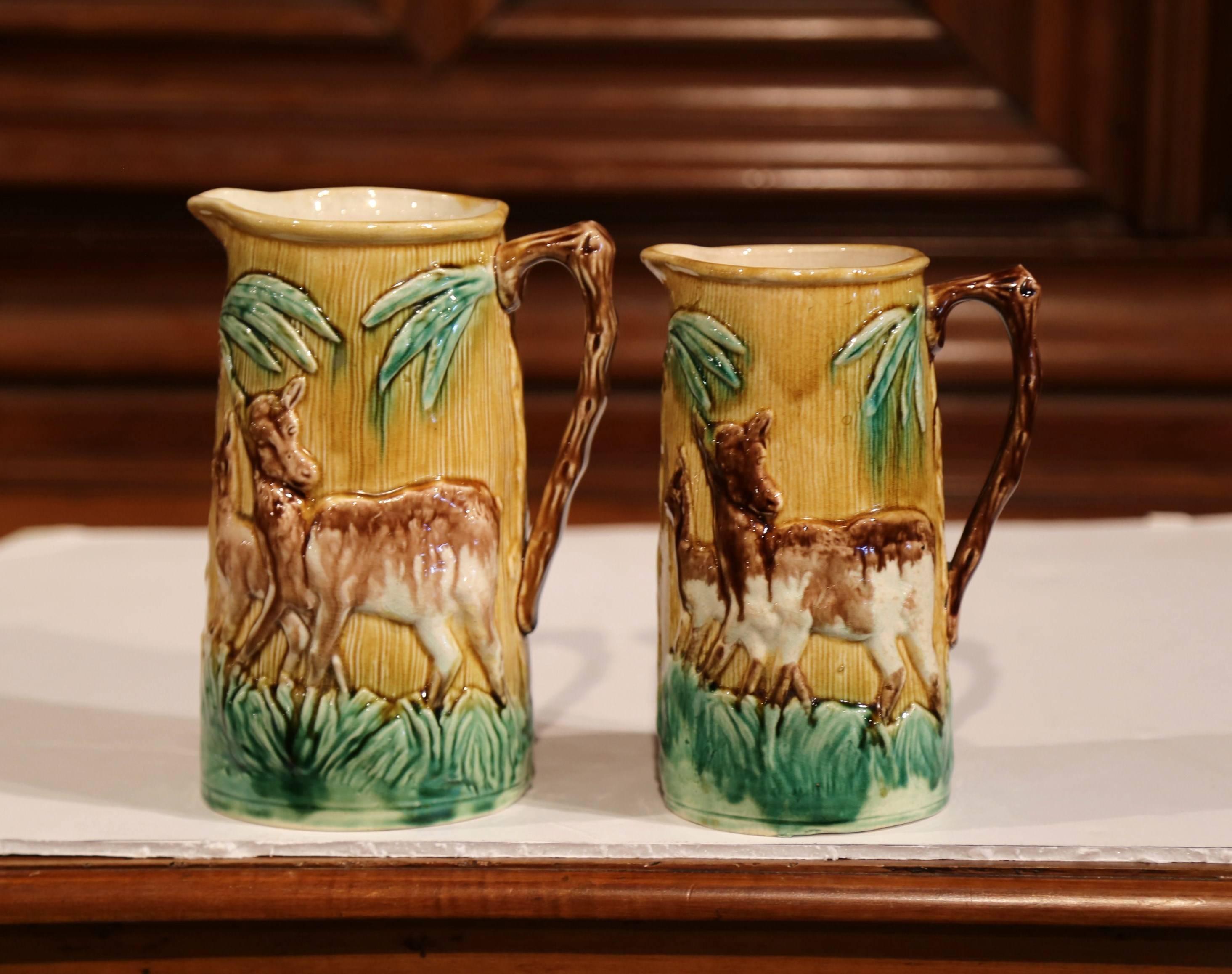 Pair of 19th Century French Hand-Painted Barbotine Wine Pitchers with Deer In Excellent Condition In Dallas, TX