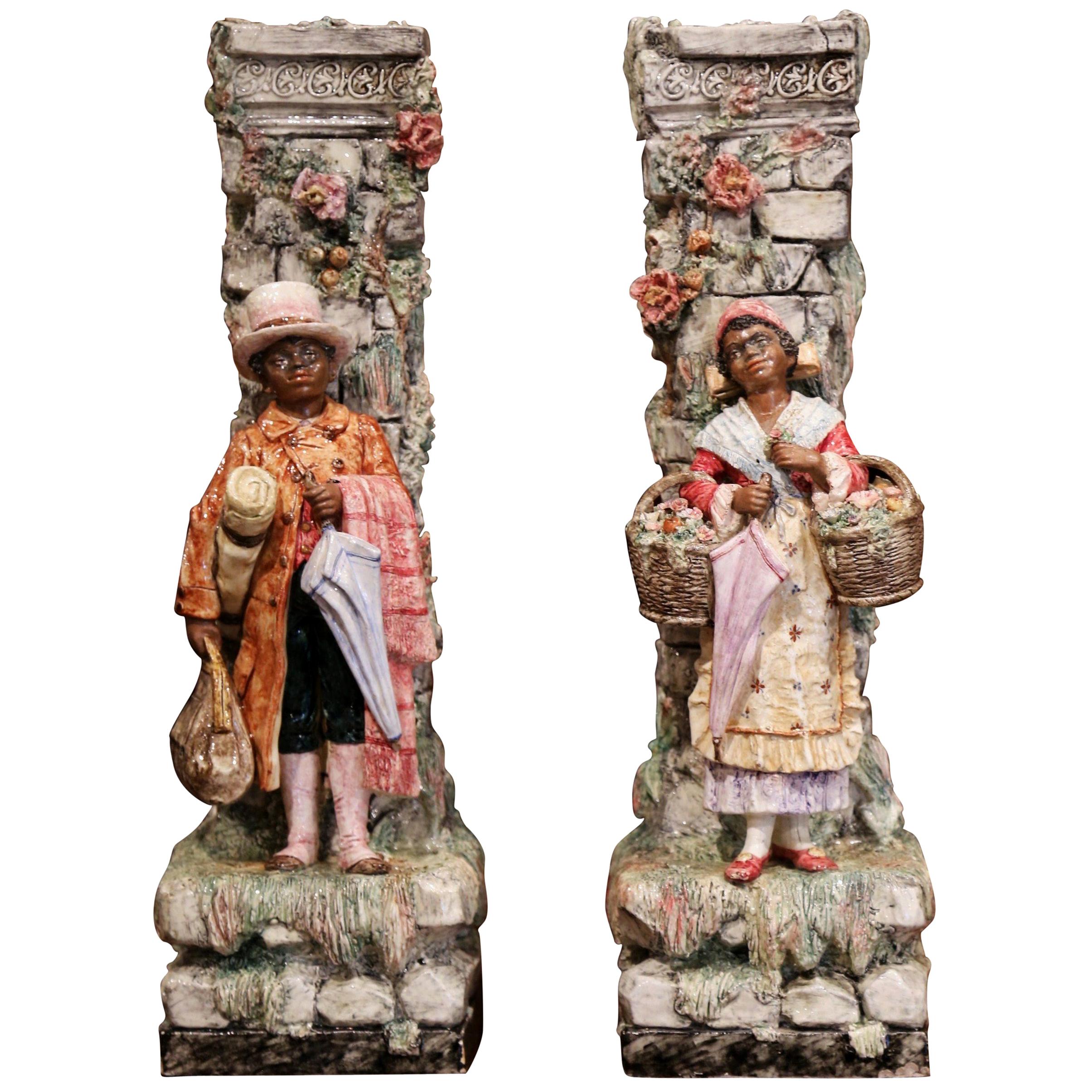 Paire de vases barbotine français en céramique peinte à la main du XIXe siècle en vente