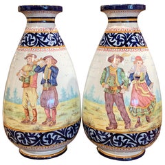 Paire de vases en faïence peints à la main du 19ème siècle signés HB Quimper