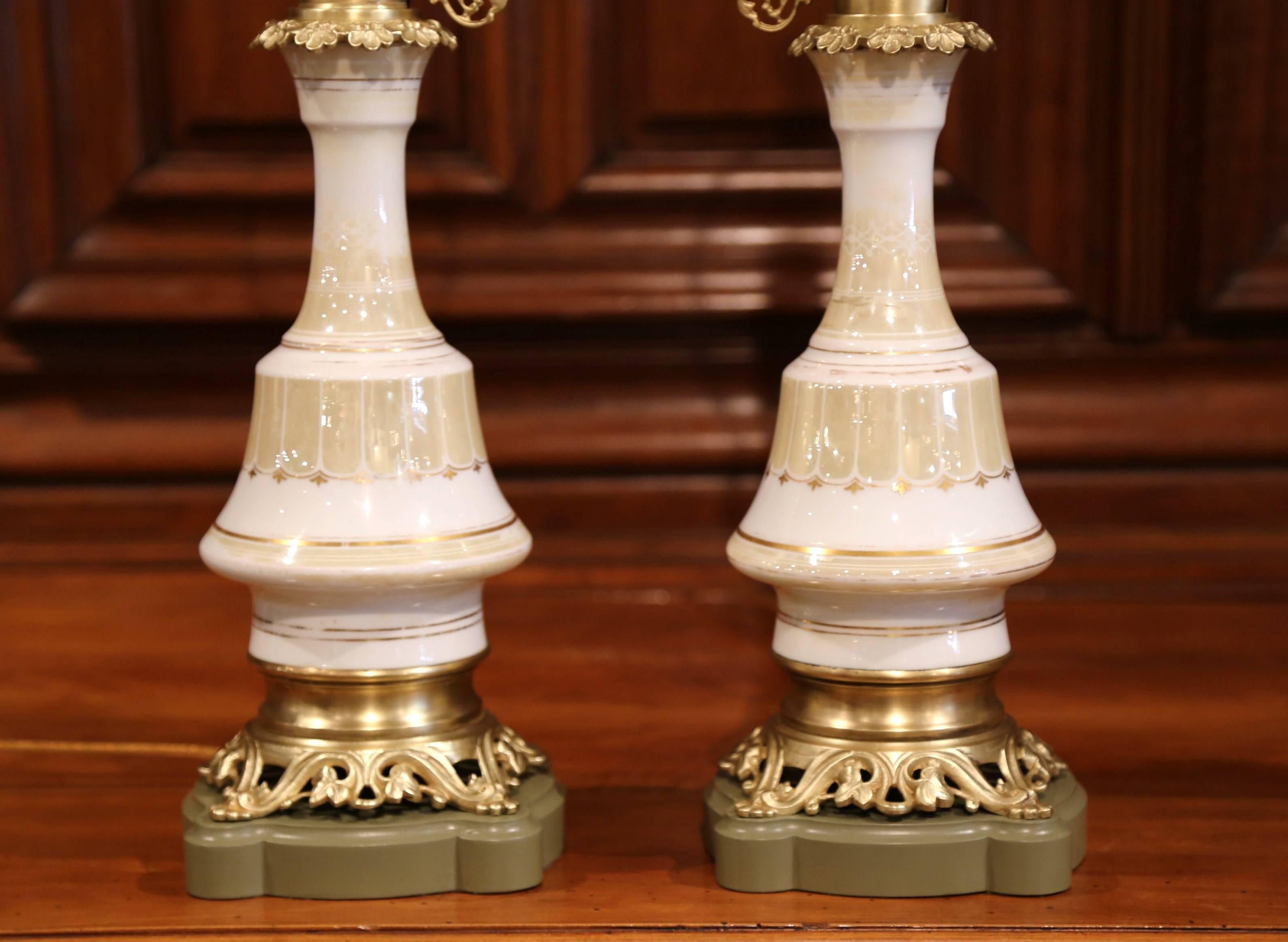 Pair of 19th Century French Hand-Painted Porcelain Oil Lamps with Brass Mounts 3