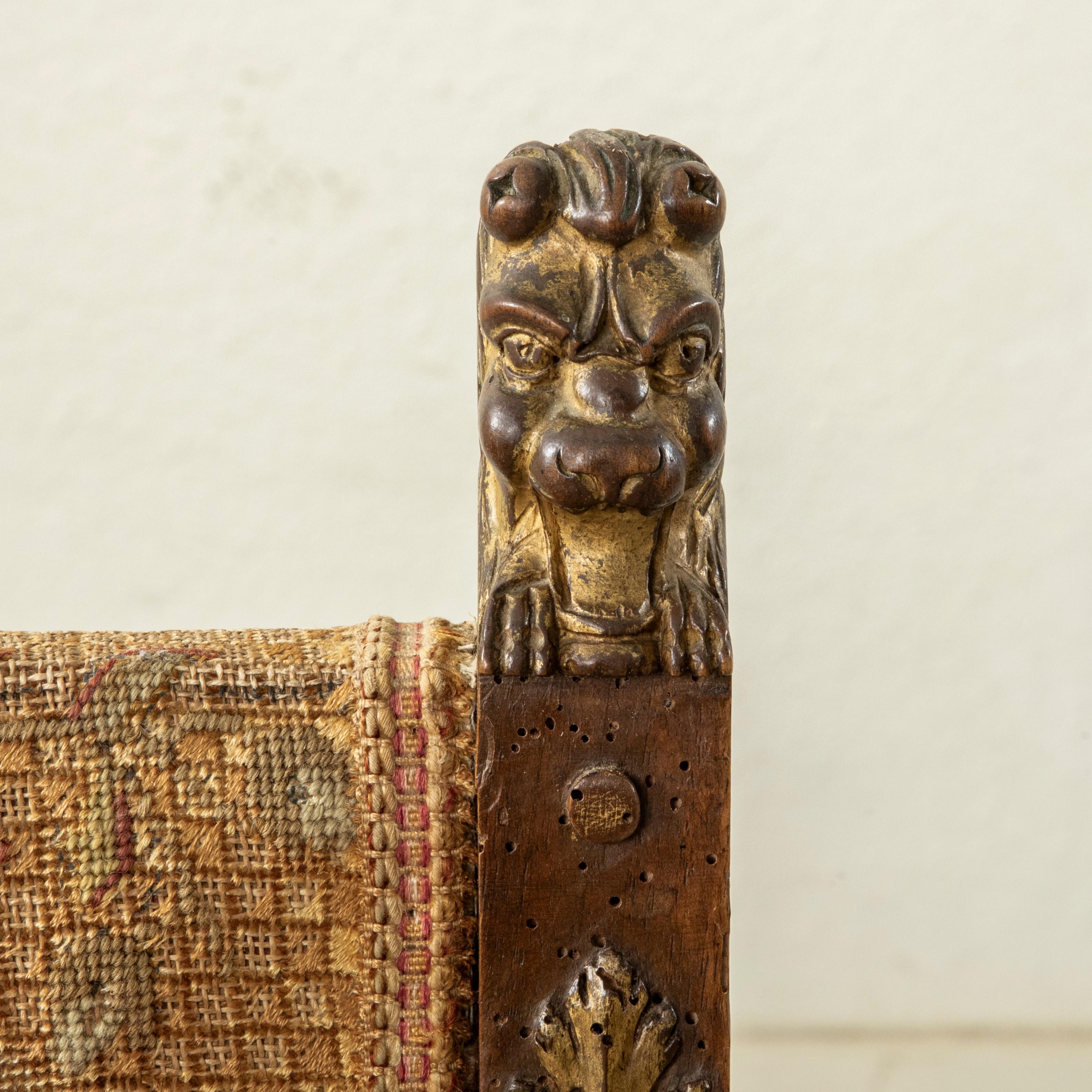 Coppia di poltrone in faggio intagliato in stile HENRY II francese del XIX secolo, con punta d'ago in vendita 3