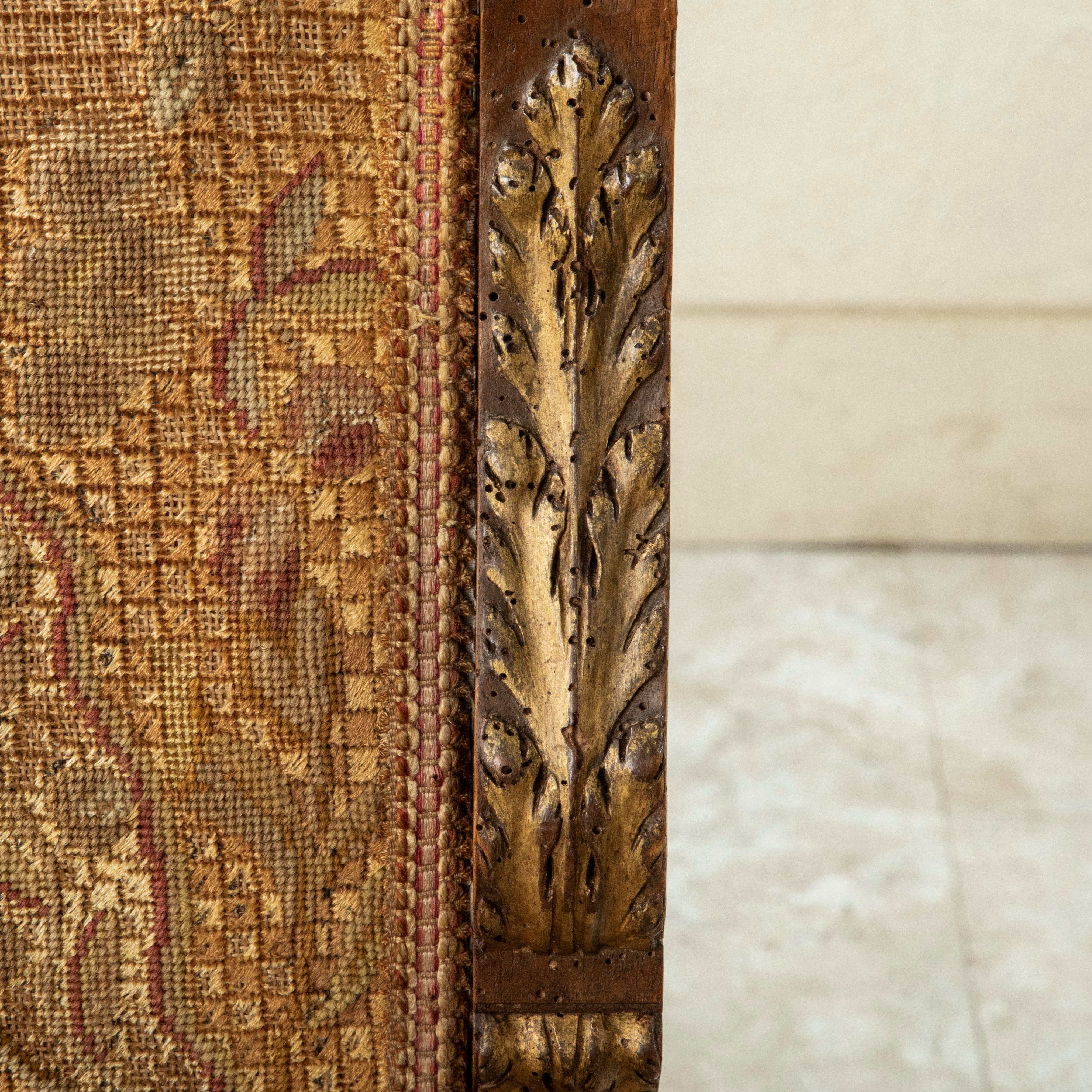 Coppia di poltrone in faggio intagliato in stile HENRY II francese del XIX secolo, con punta d'ago in vendita 4