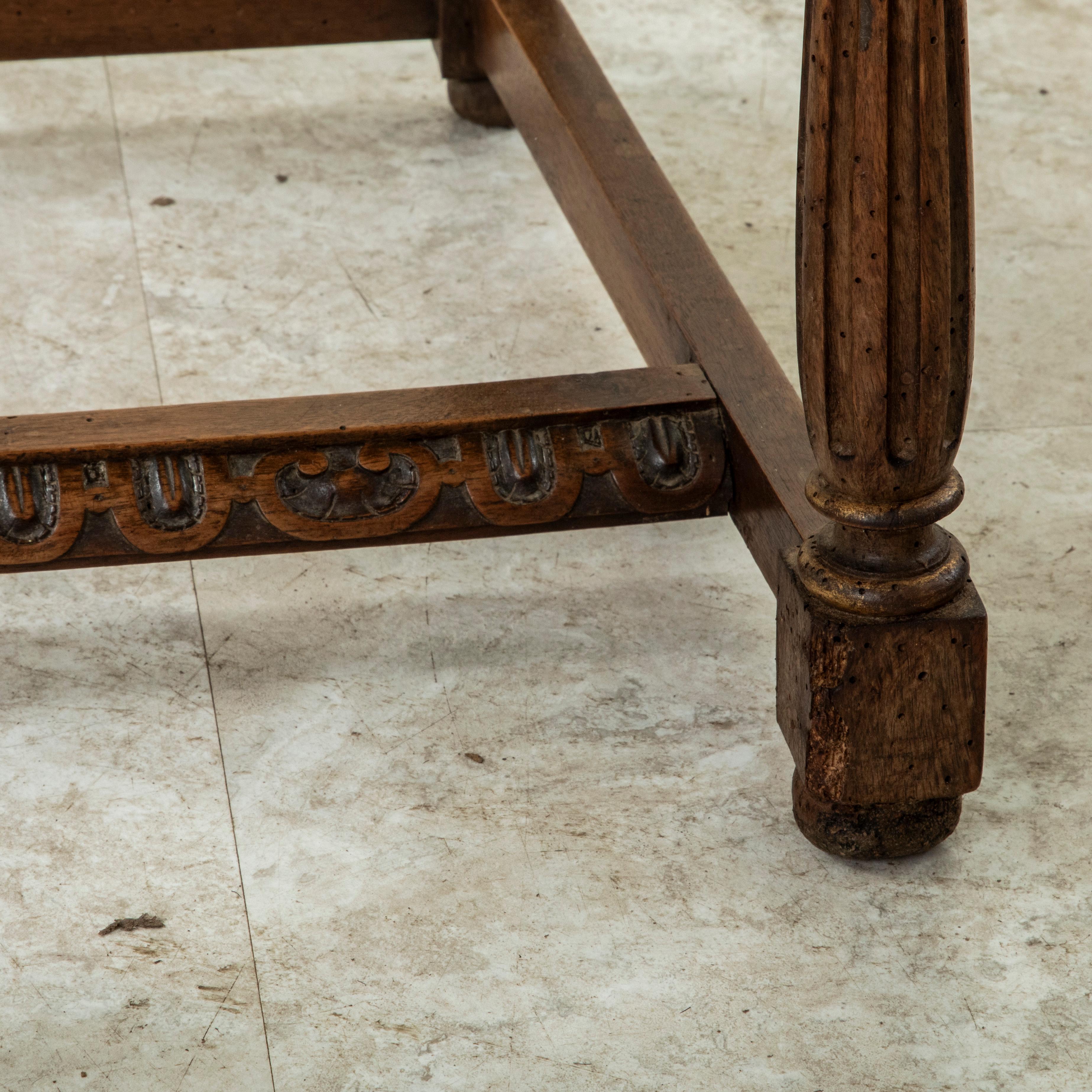 Coppia di poltrone in faggio intagliato in stile HENRY II francese del XIX secolo, con punta d'ago in vendita 8