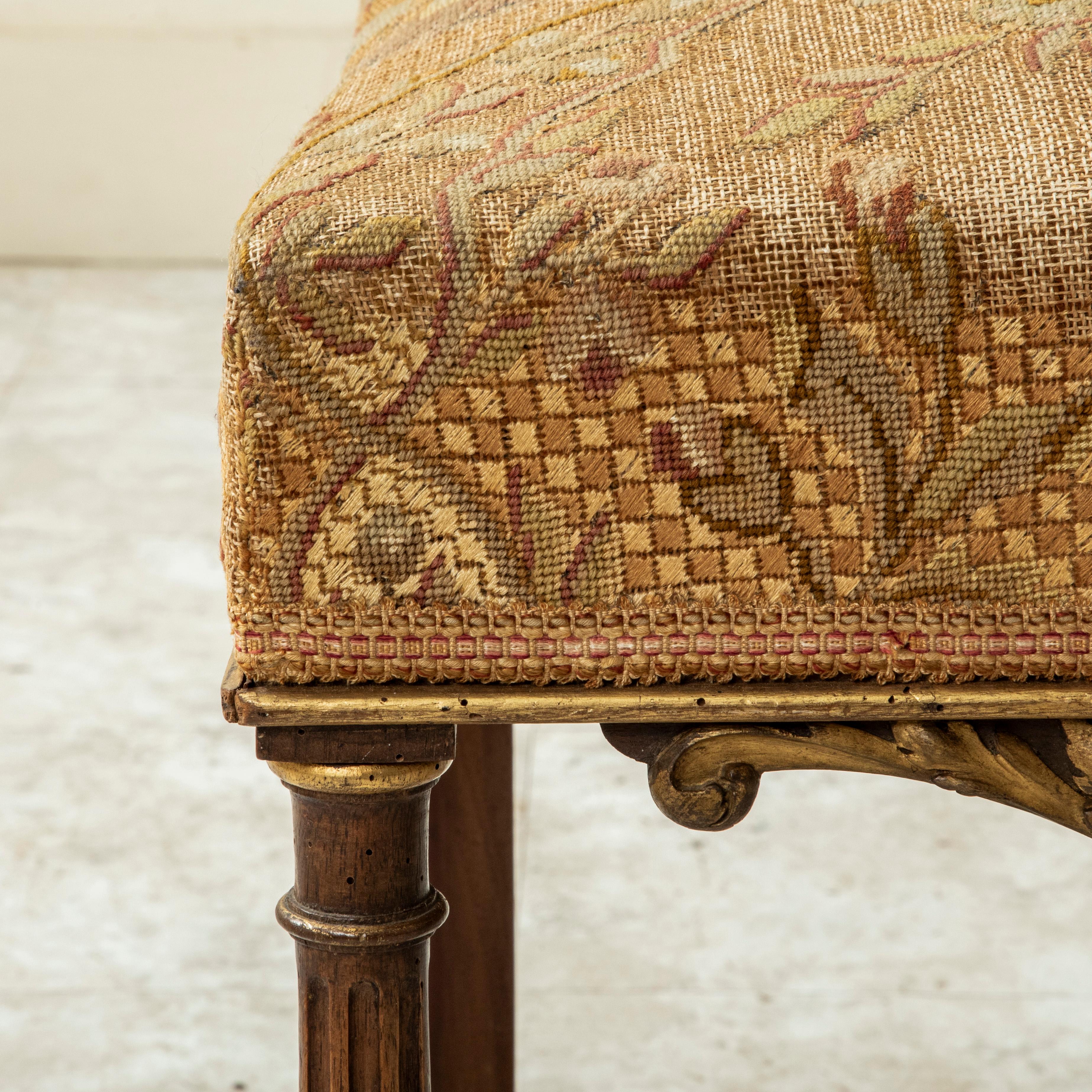 Coppia di poltrone in faggio intagliato in stile HENRY II francese del XIX secolo, con punta d'ago in vendita 10