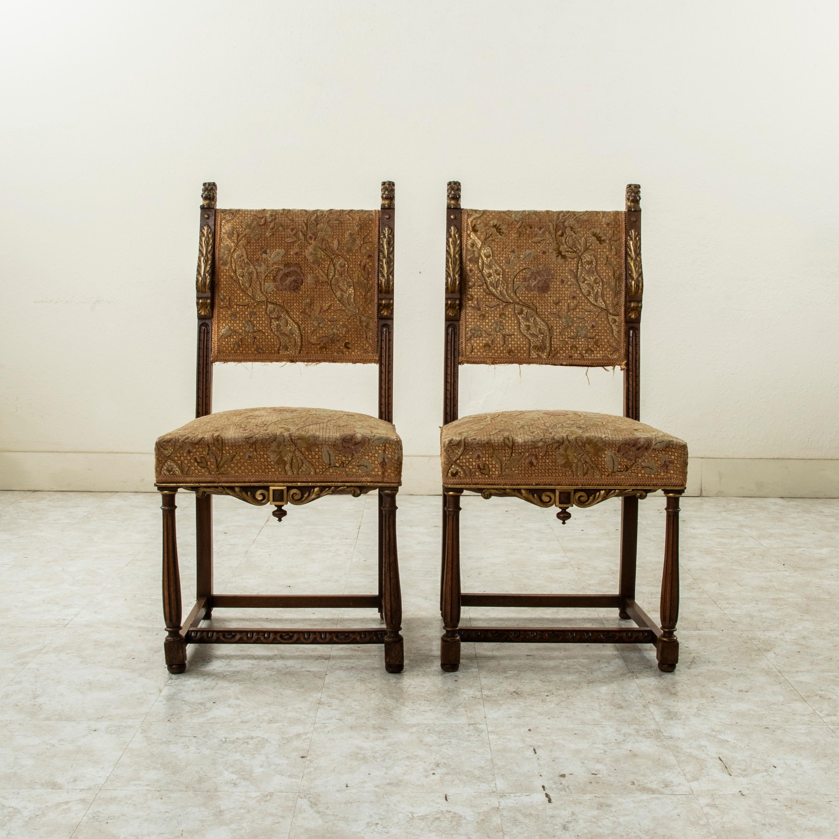 Rinascimento Coppia di poltrone in faggio intagliato in stile HENRY II francese del XIX secolo, con punta d'ago in vendita