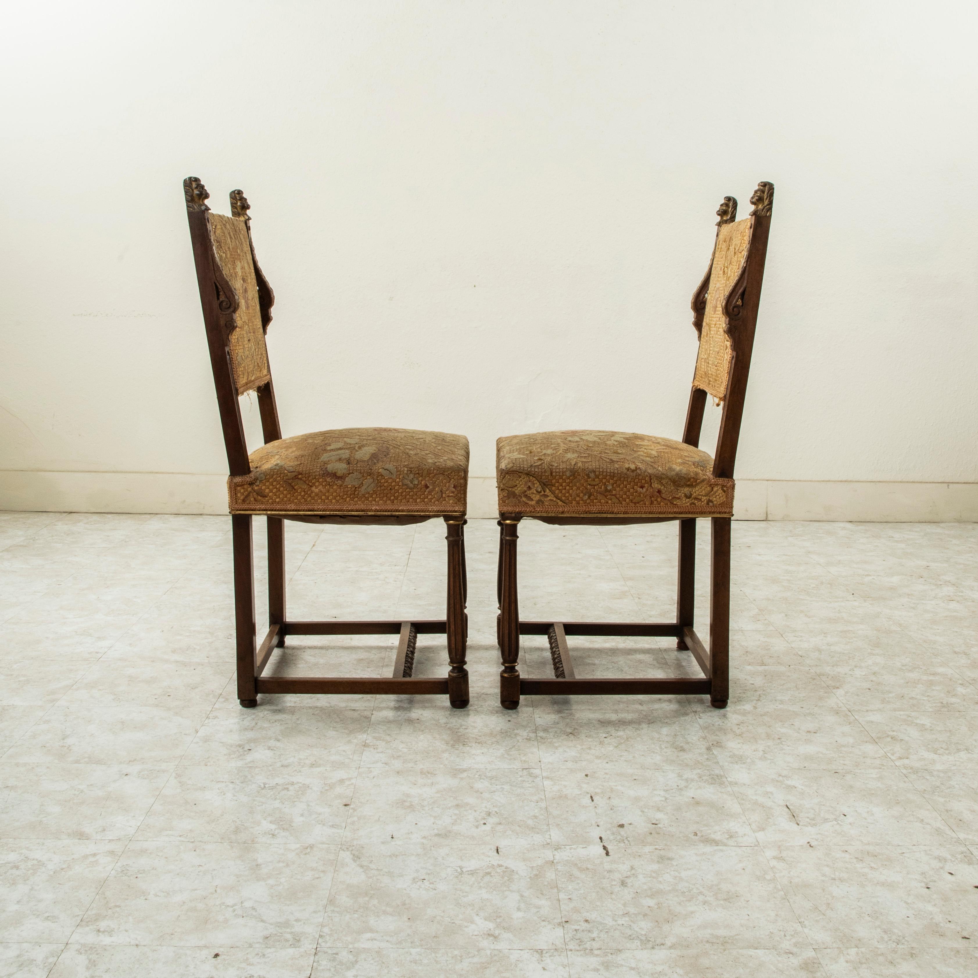 Coppia di poltrone in faggio intagliato in stile HENRY II francese del XIX secolo, con punta d'ago In condizioni buone in vendita a Fayetteville, AR