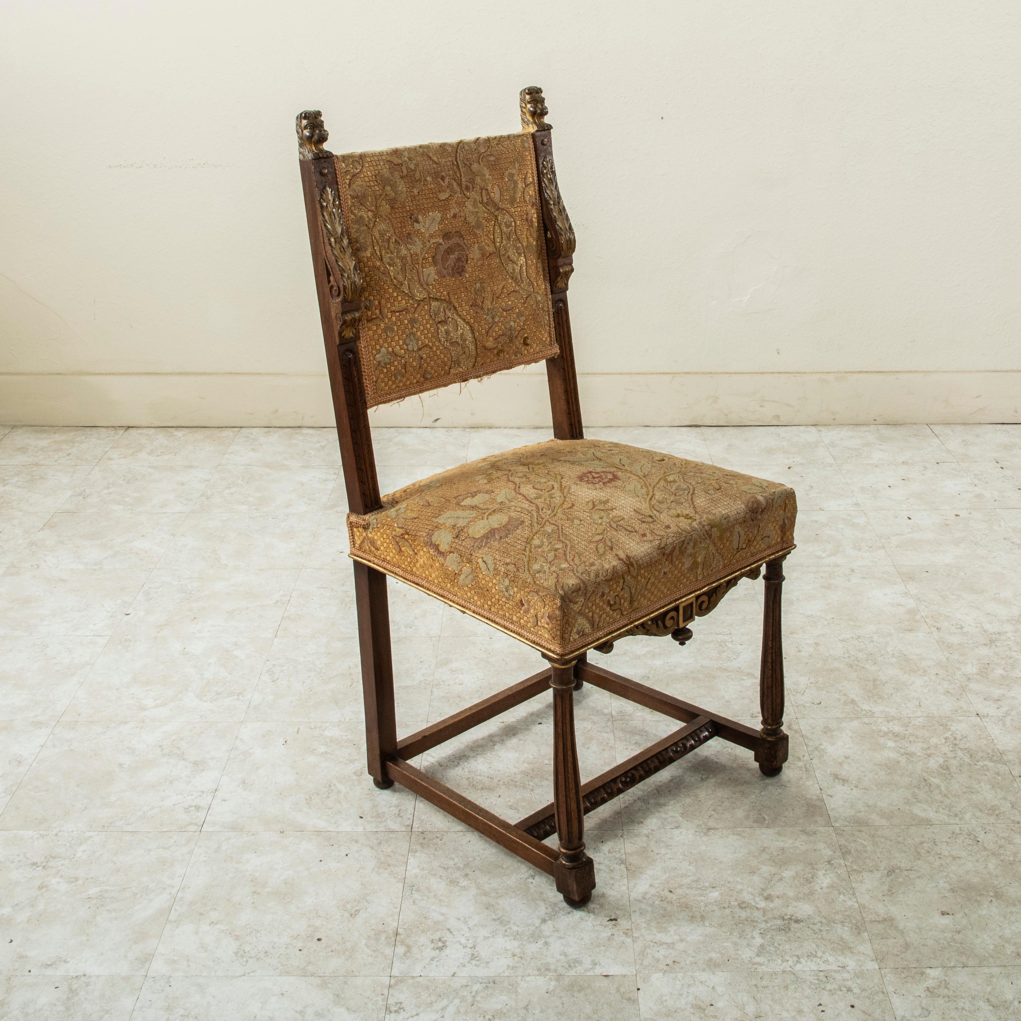 Tappezzeria Coppia di poltrone in faggio intagliato in stile HENRY II francese del XIX secolo, con punta d'ago in vendita