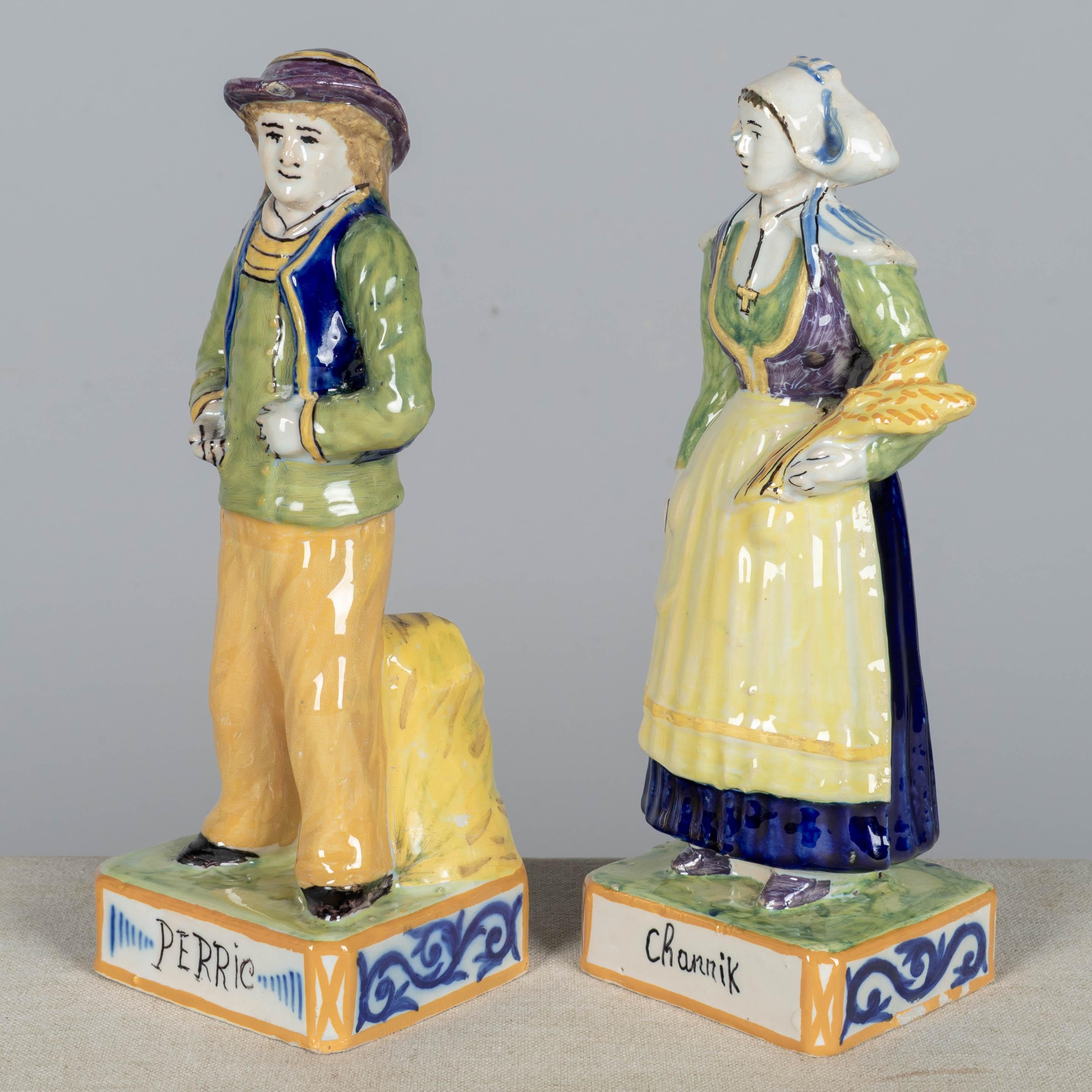 Pair of 19th Century French Henriot Quimper Faience Figurines For Sale 2