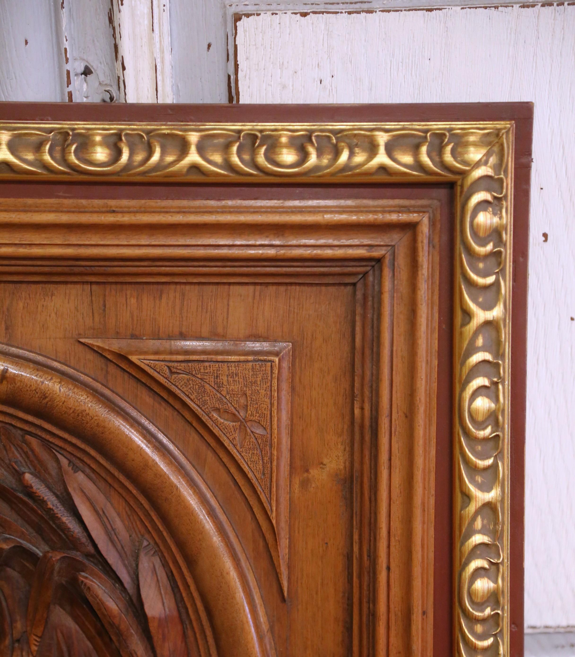 Bois doré Paire de panneaux en noyer sculpté sur le thème de la chasse, du XIXe siècle, avec garniture dorée en vente