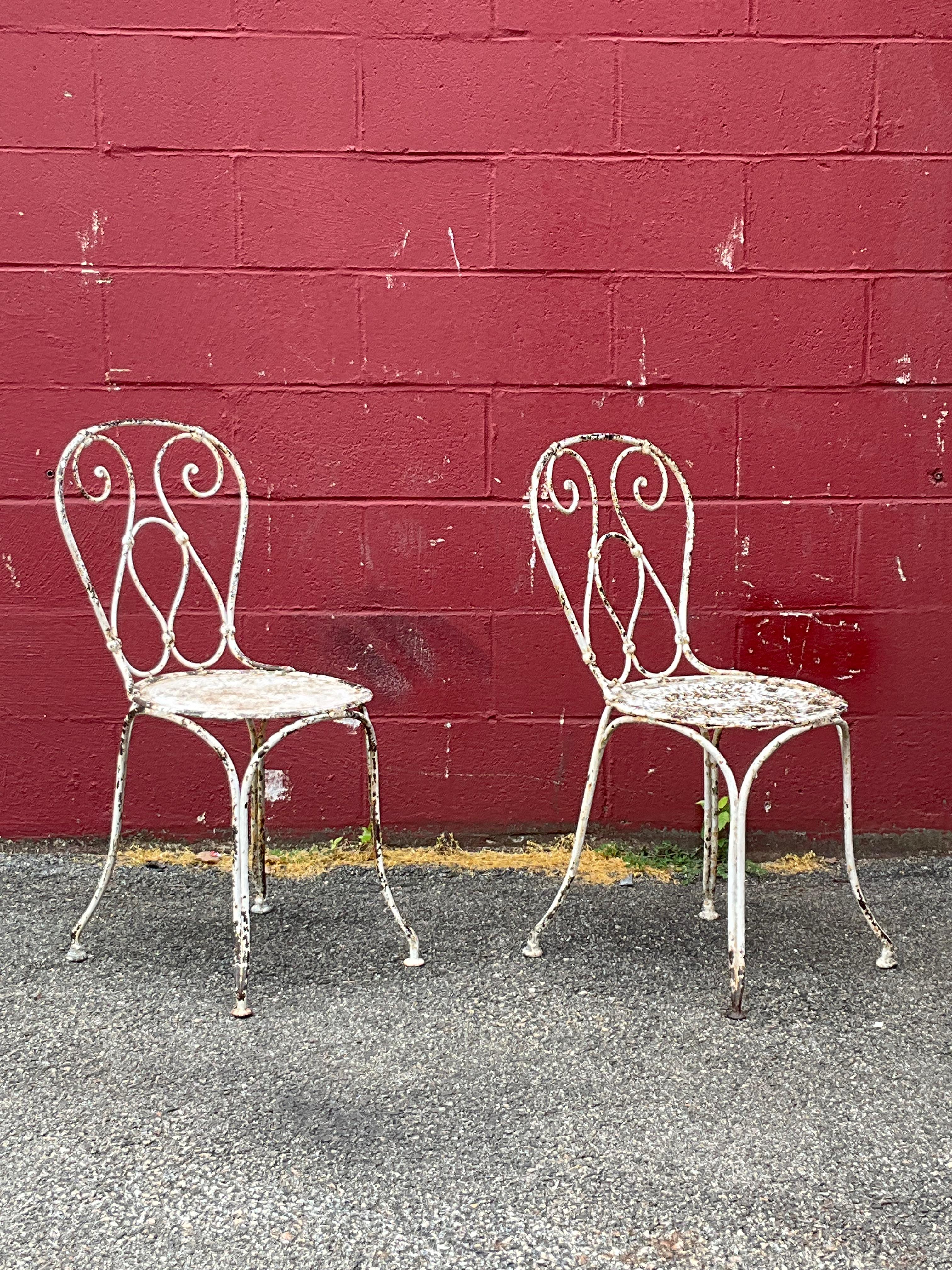 Pair of 19th Century French Iron Garden Chairs In Good Condition For Sale In Buchanan, NY