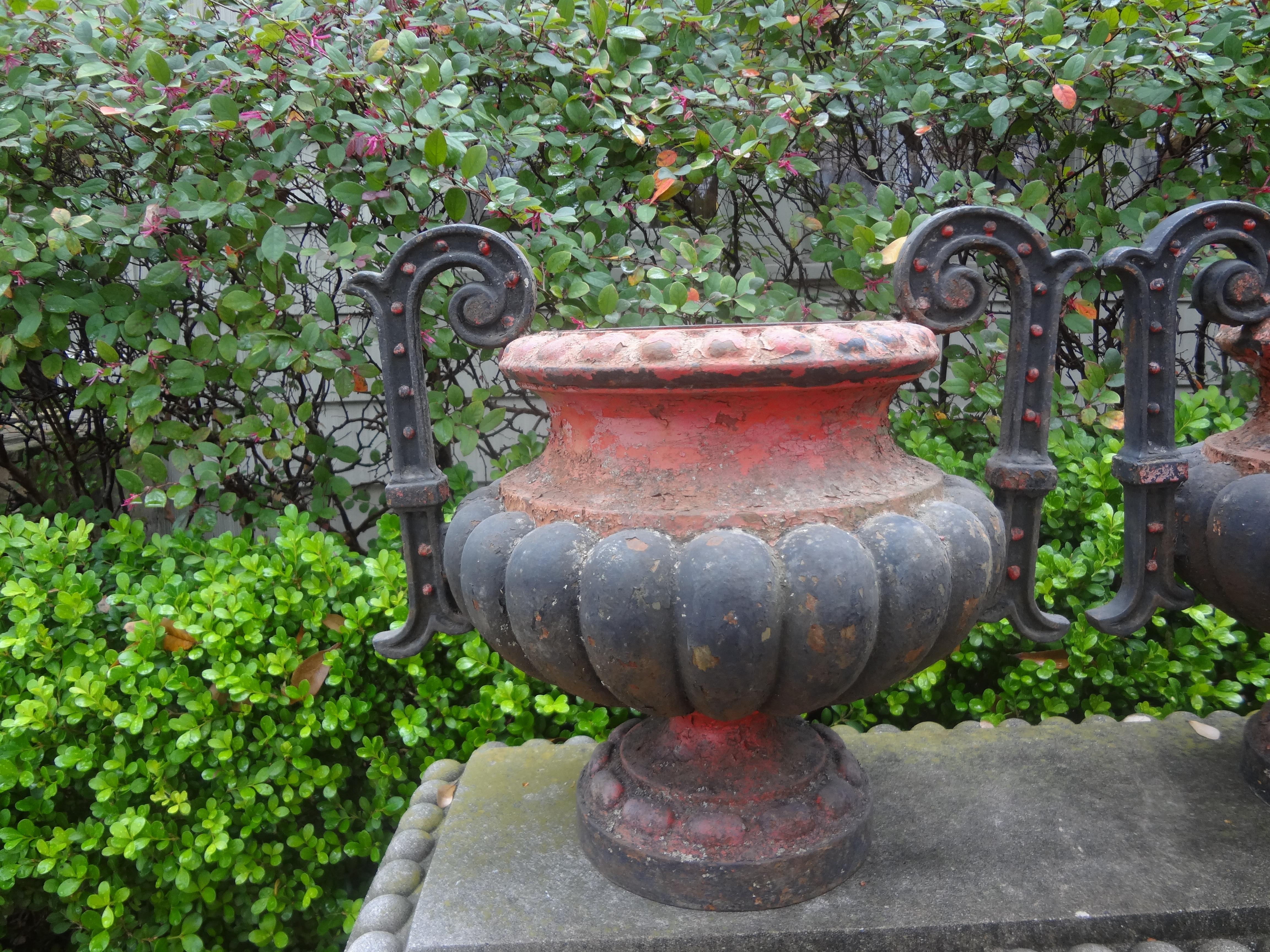 Pair of 19th Century French Iron Garden Urns In Good Condition For Sale In Houston, TX