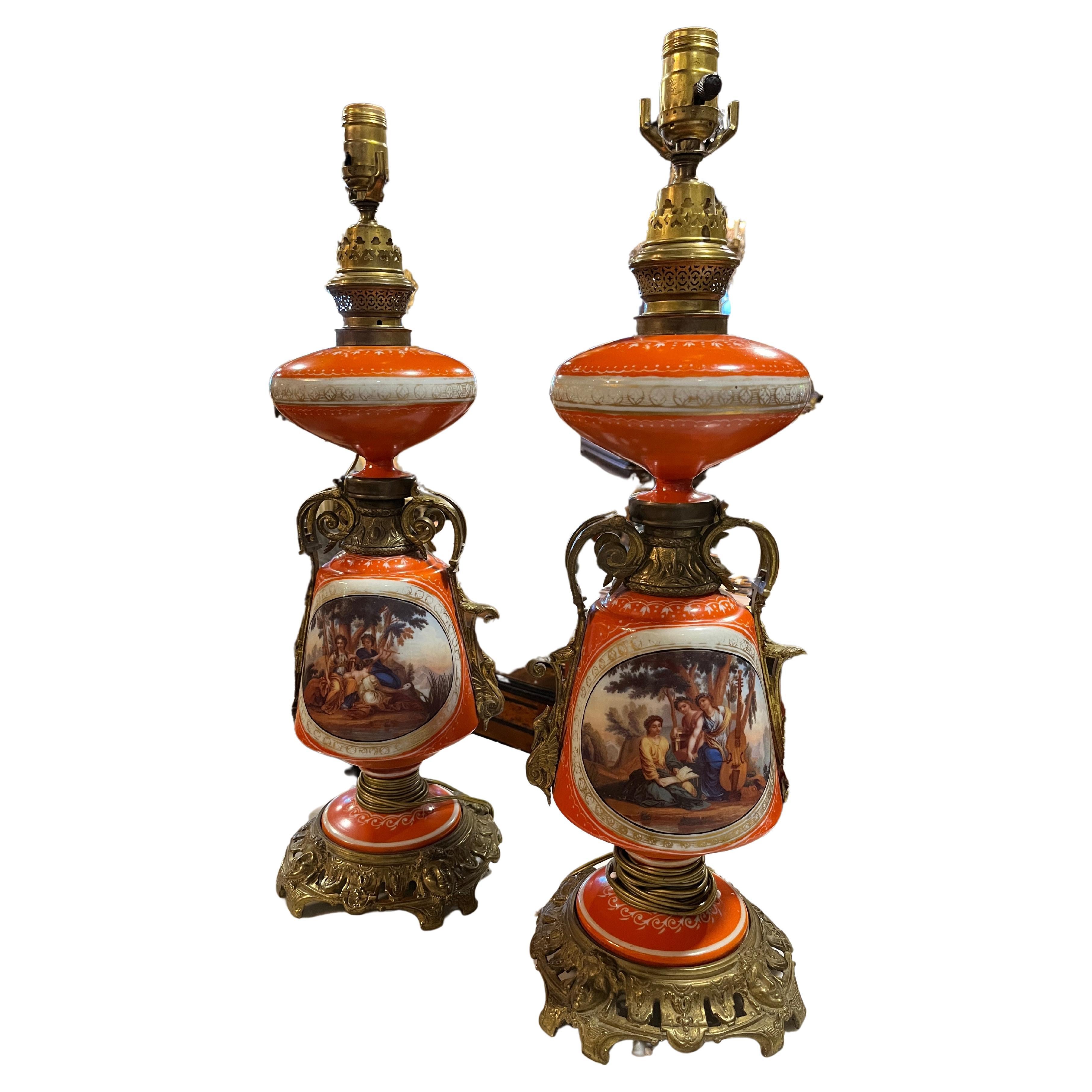 Pair of 19th Century French Lamps with Neoclassical scene For Sale
