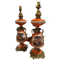 Coppia di lampade francesi del 19° secolo con scena neoclassica