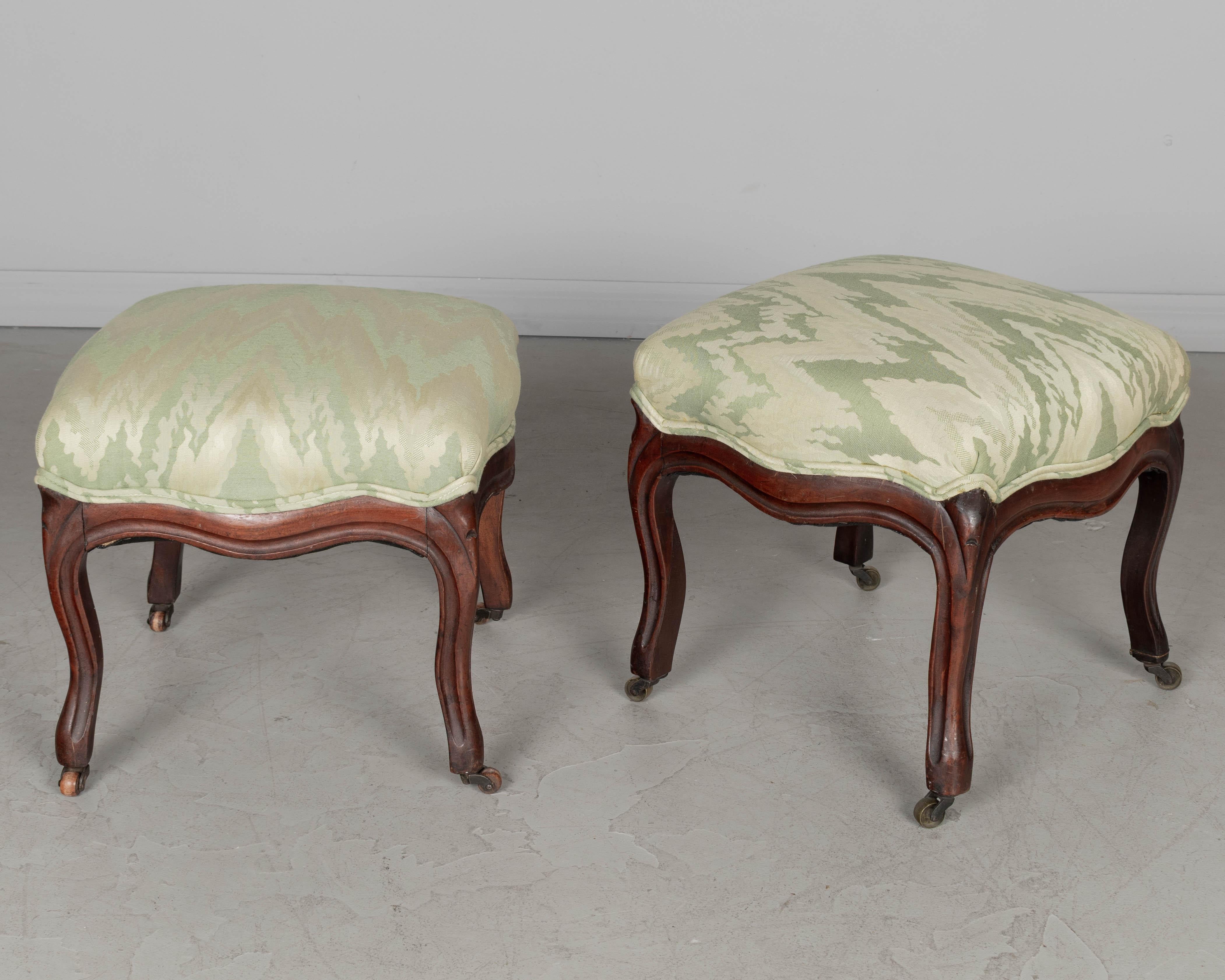 Pareja de taburetes de pie Louis Philippe franceses del siglo XIX en venta 3