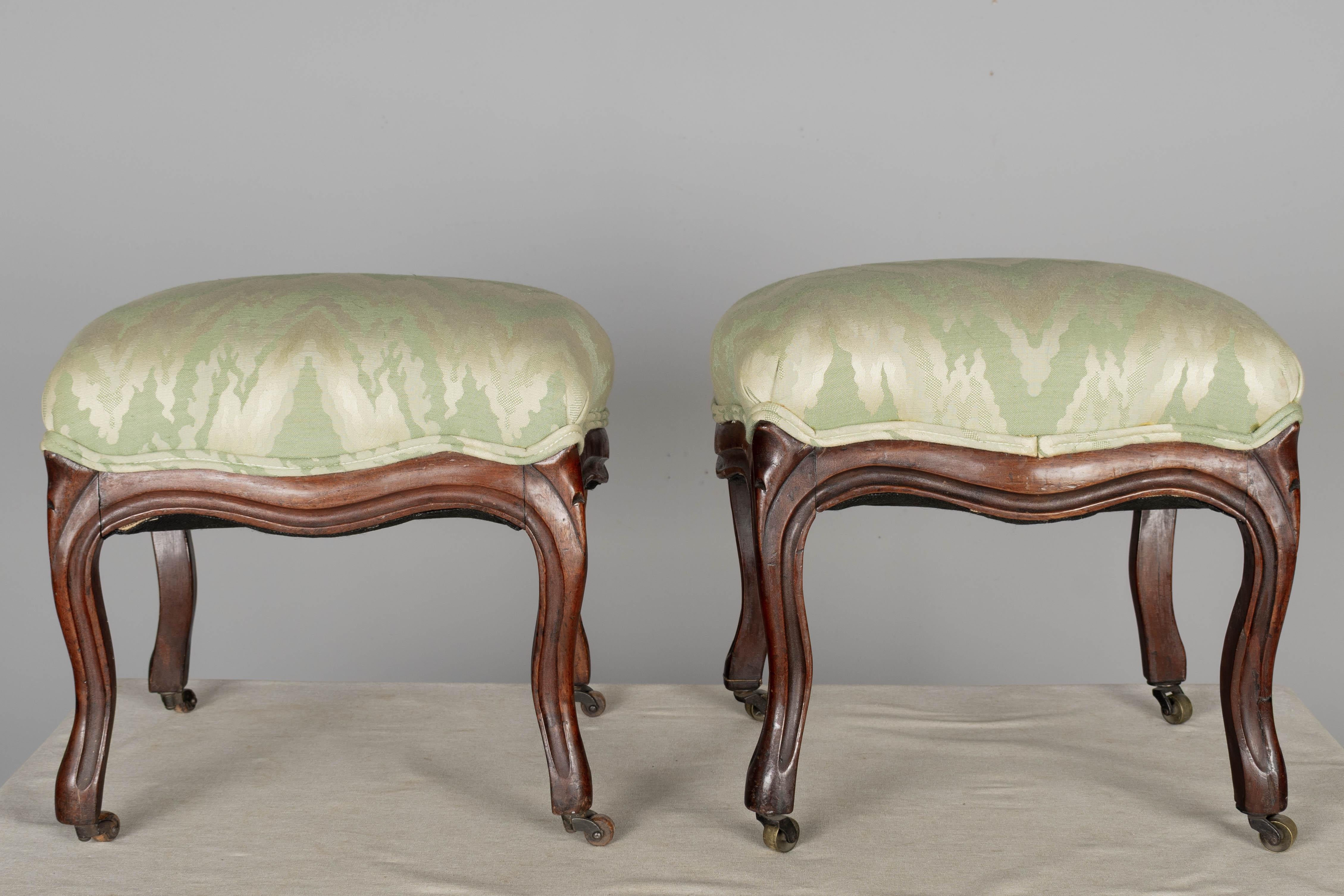 Pareja de taburetes de pie Louis Philippe franceses del siglo XIX en Bueno estado para la venta en Winter Park, FL