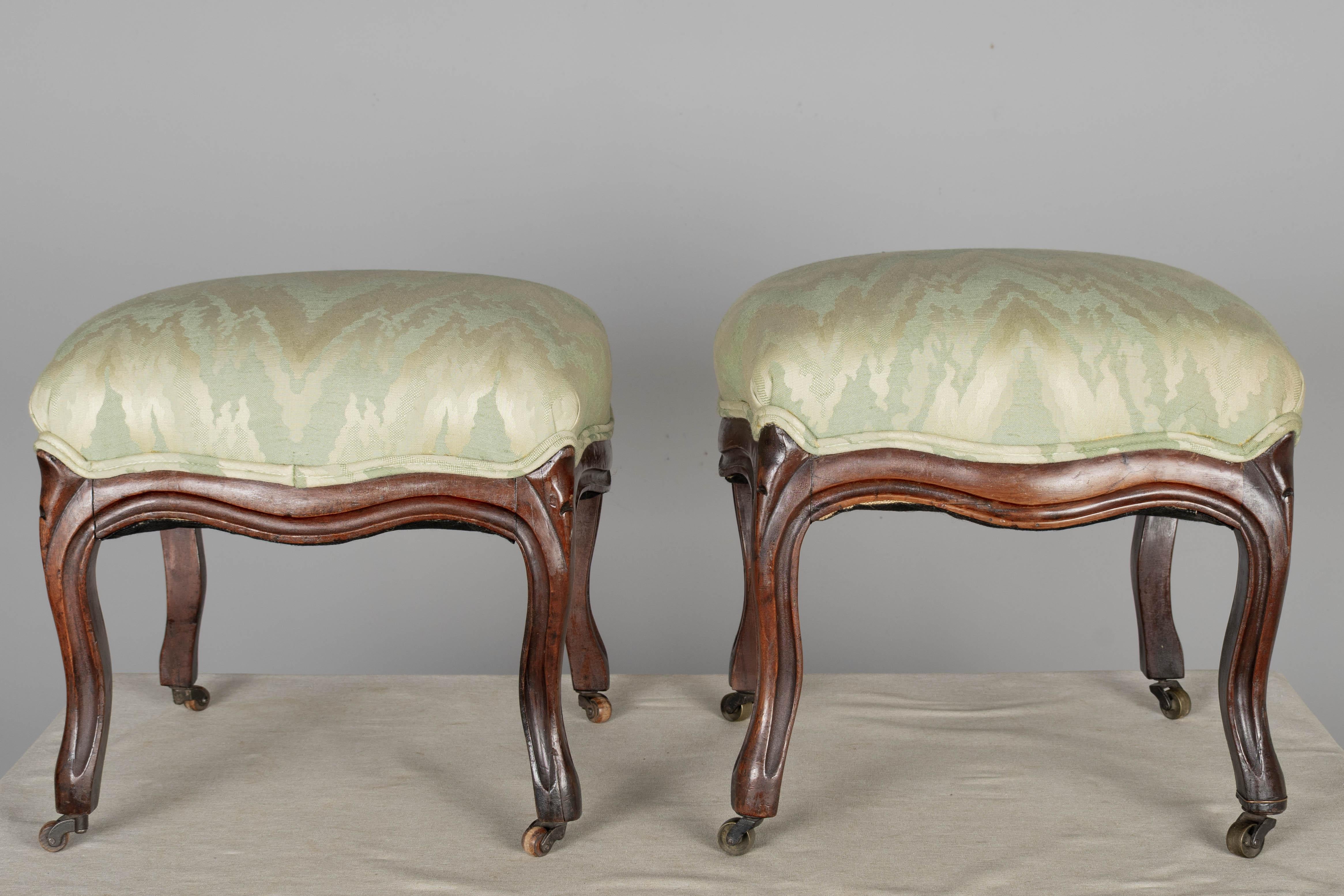 Pareja de taburetes de pie Louis Philippe franceses del siglo XIX en venta 1