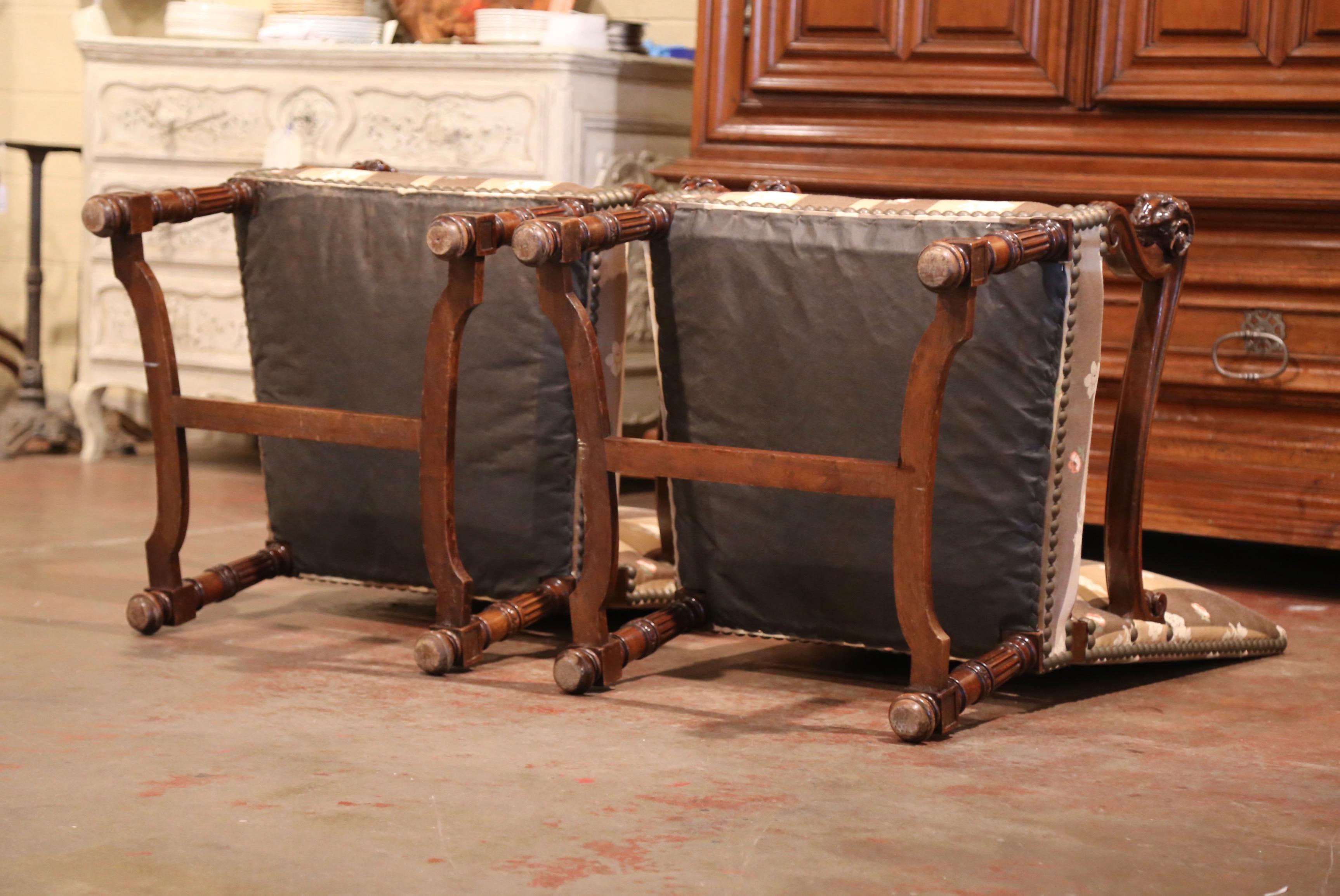 Paar französische Louis XIII.-Sessel aus geschnitztem Nussbaumholz mit Widderdekor aus dem 19. Jahrhundert im Angebot 5